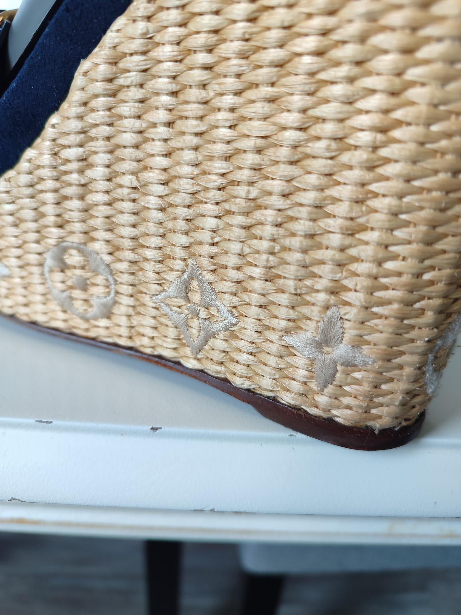 Louis Vuitton SANDALES COMPENSEES LOUIS VUITTON WEDGE Size US 7 / IT 37 - 14 Thumbnail