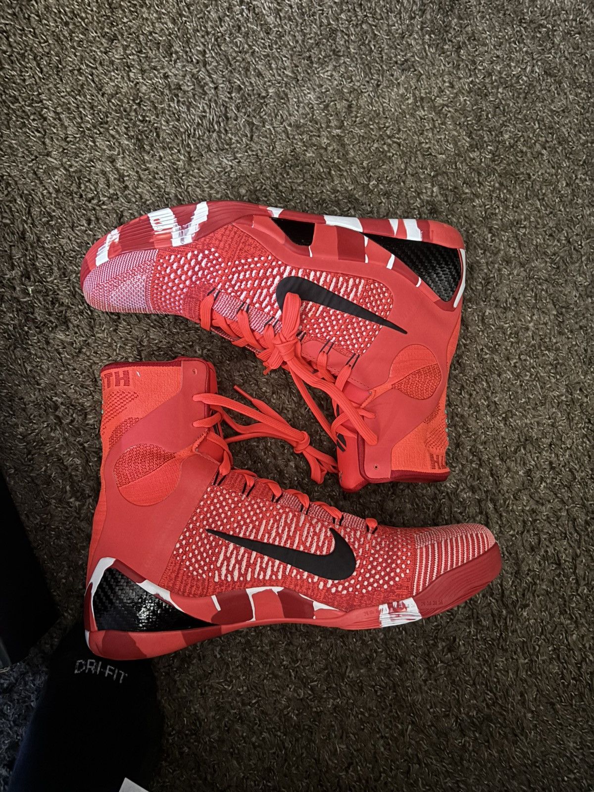 Nike Nike Kobe 9 Elite Protro Christmas Size US 12.5 / EU 45-46 - 2 Thumbnail