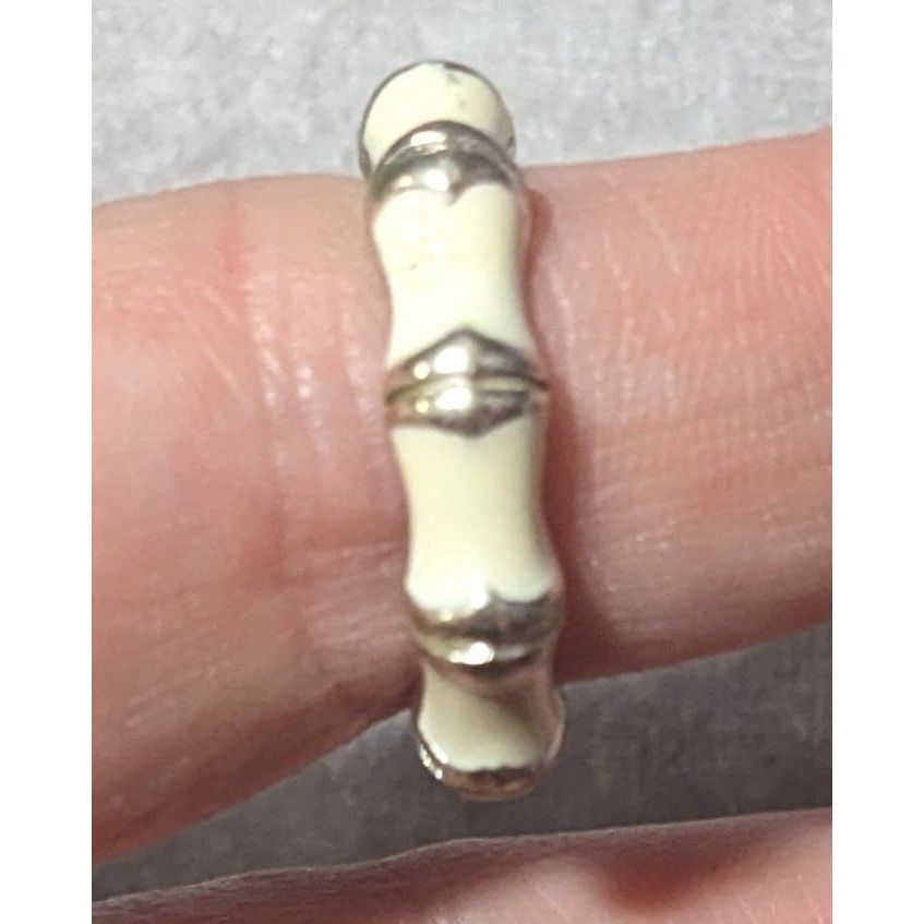 Other Vintage Cream And Silver Tone Bamboo Style Fashion Ring Size Size ONE SIZE - 12 Thumbnail
