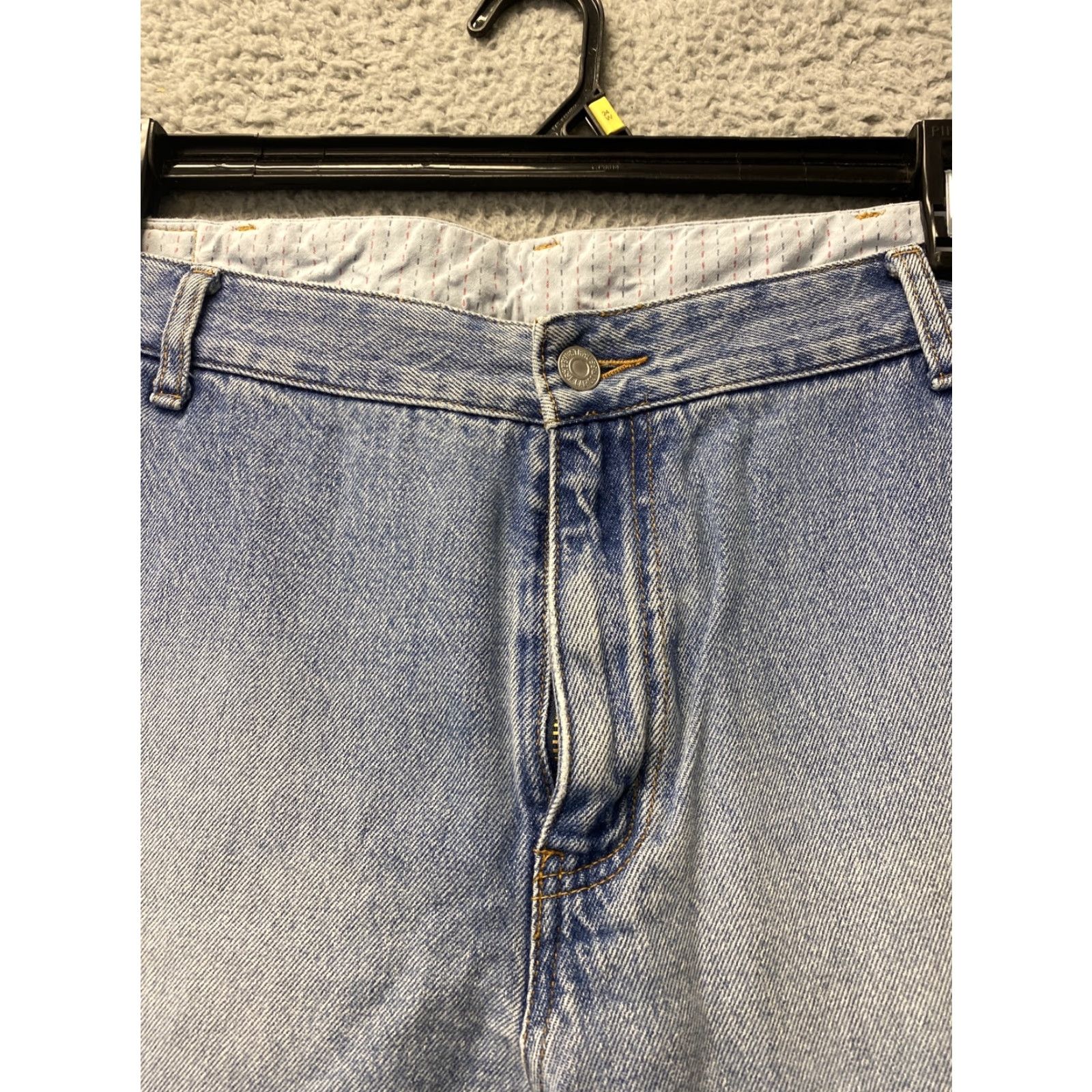Denime Levi’s Capri Jeans Women’s 20W Blue Mid Rise Cotton Blend 5-Pocket Casual Size 42" / US 20 - 5 Thumbnail