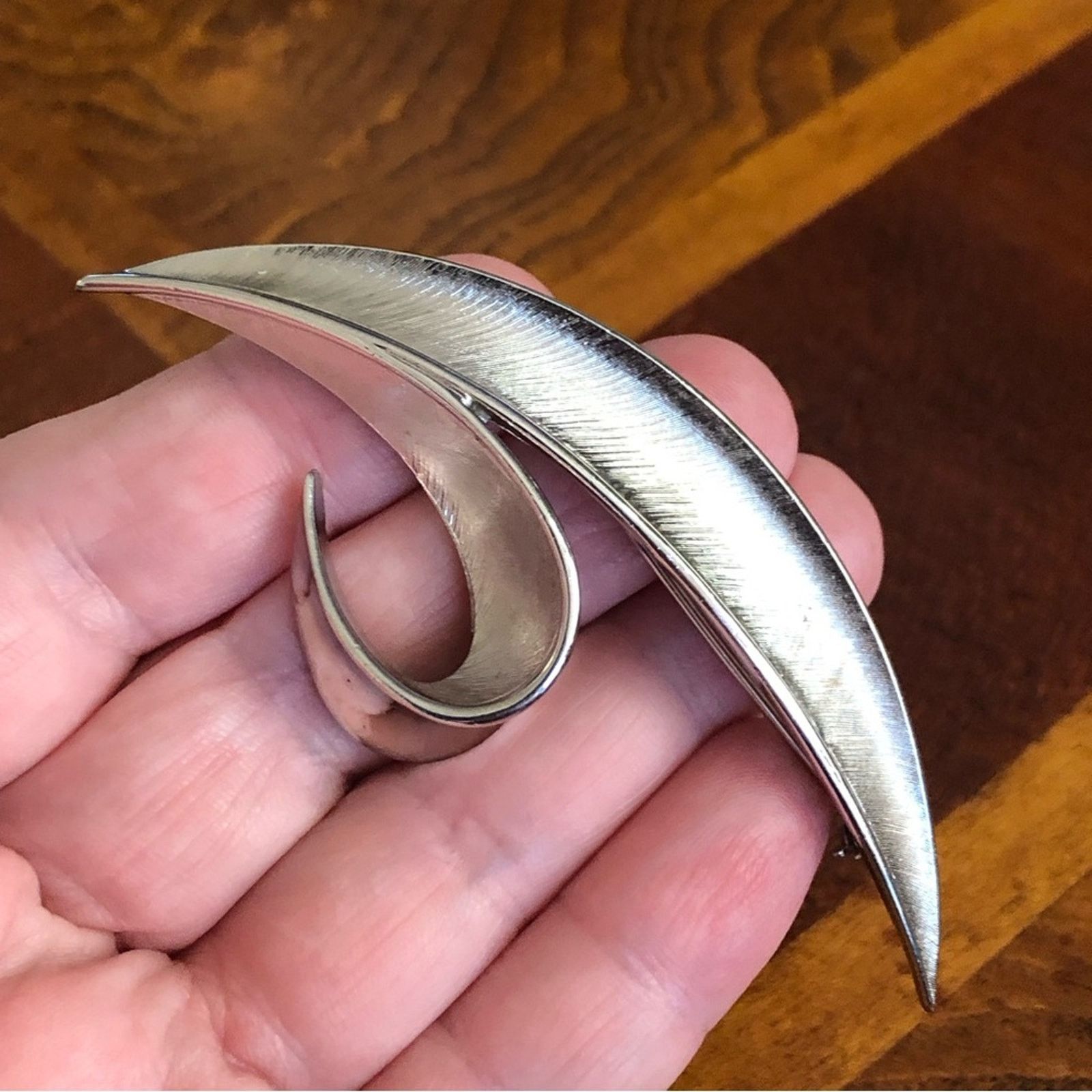 Vintage Vintage Crown Trifari brushed and shiny silver brooch pin Size ONE SIZE - 4 Thumbnail