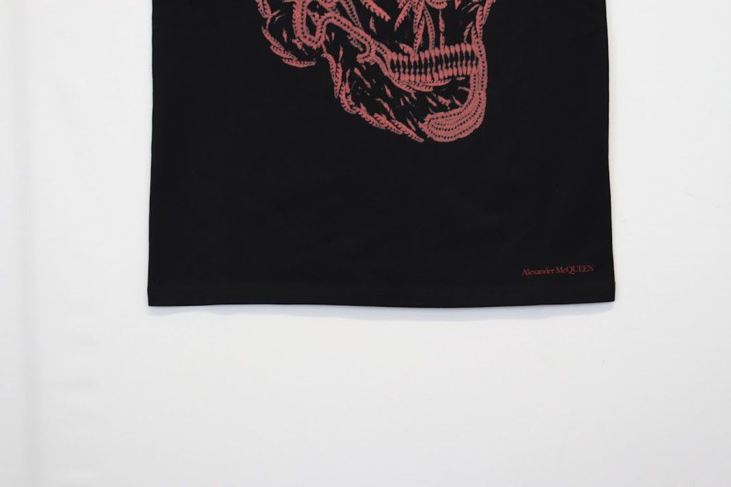 Alexander McQueen o1rshd1 T-Shirt in Black Size US S / EU 44-46 / 1 - 5 Thumbnail