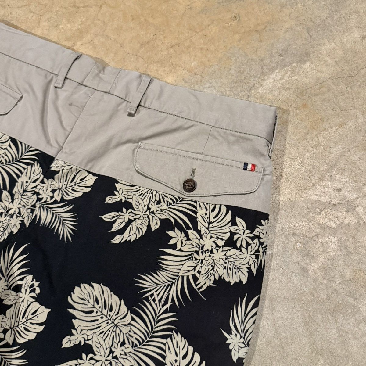 Moncler Moncler Floral Print Khaki Chino Bermuda Shorts Size US 34 / EU 50 - 10 Thumbnail