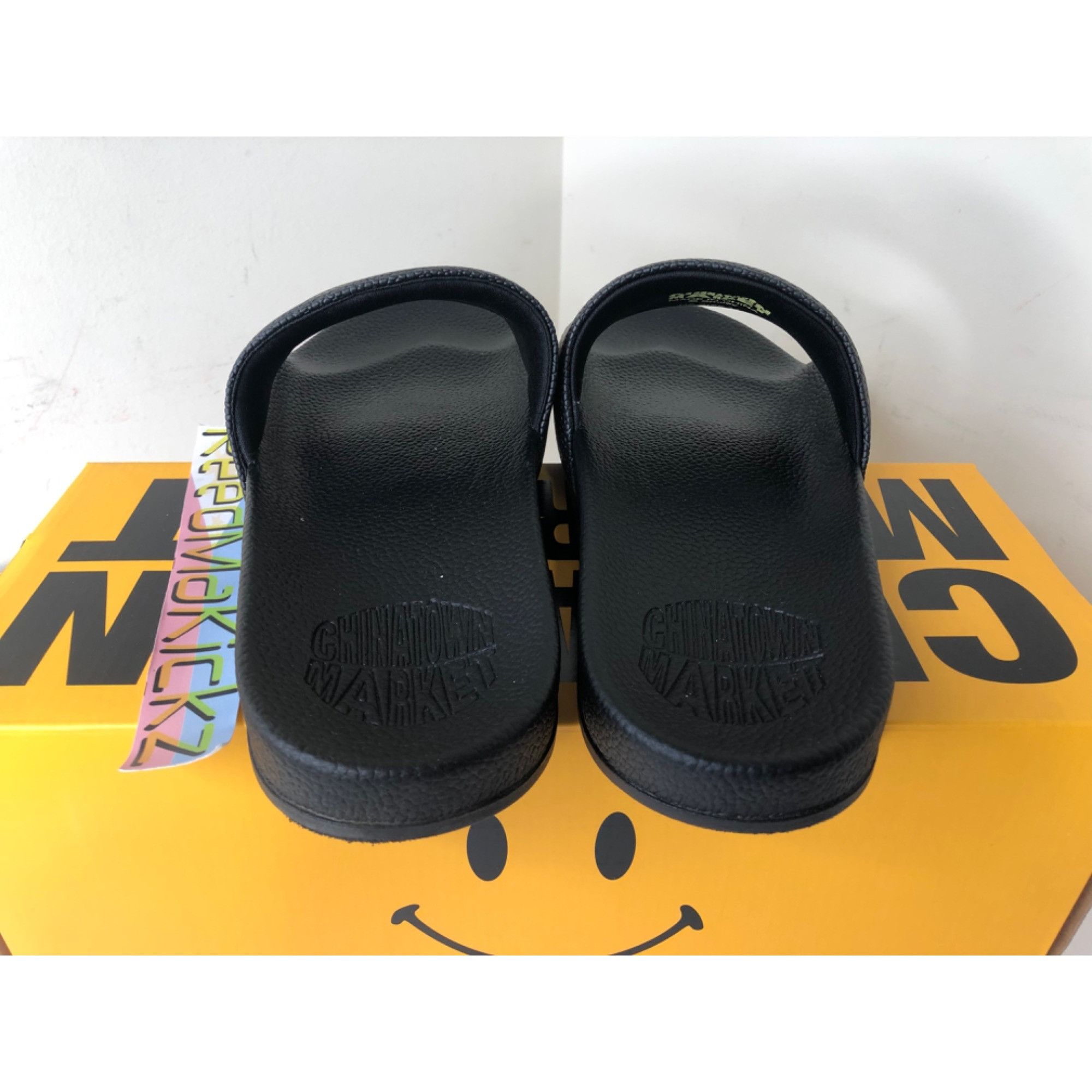 Market Chinatown Market Slides Smiley Black Yellow mens 10us Size US 10 / EU 43 - 5 Thumbnail