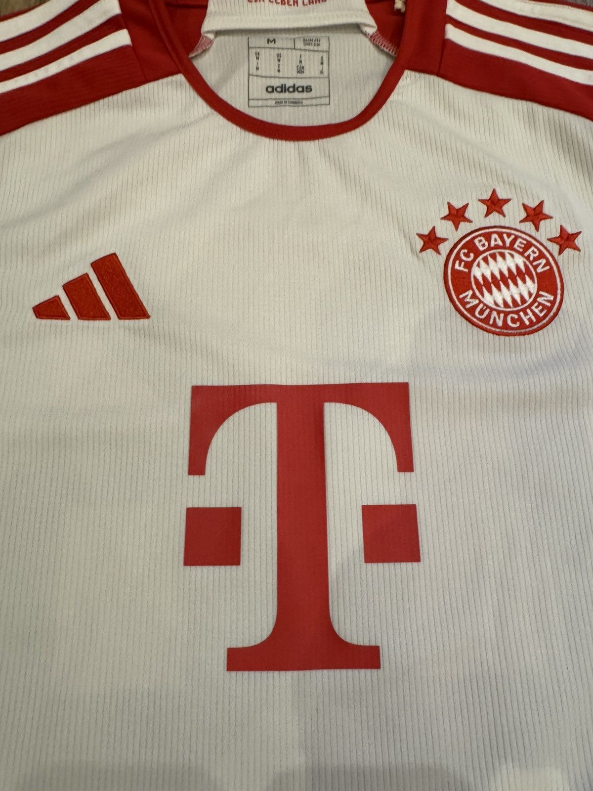 Adidas BAYERN MÜNICH 2023 2024 HOME FOOTBALL SHIRT ADIDAS SIZE M Size US M / EU 48-50 / 2 - 5 Thumbnail