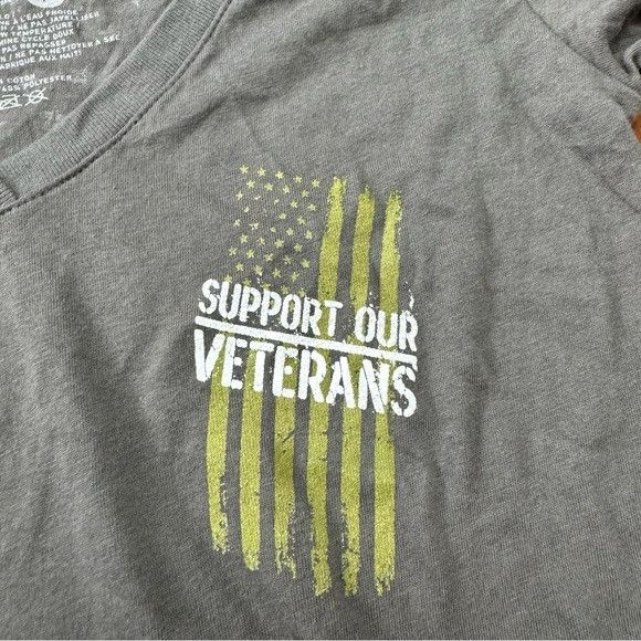 Designer NWT WOMEN’S HOWITZER PATRIOT SUPPORT OUT VETERANS V-NECK T-S Size S / US 4 / IT 40 - 4 Thumbnail