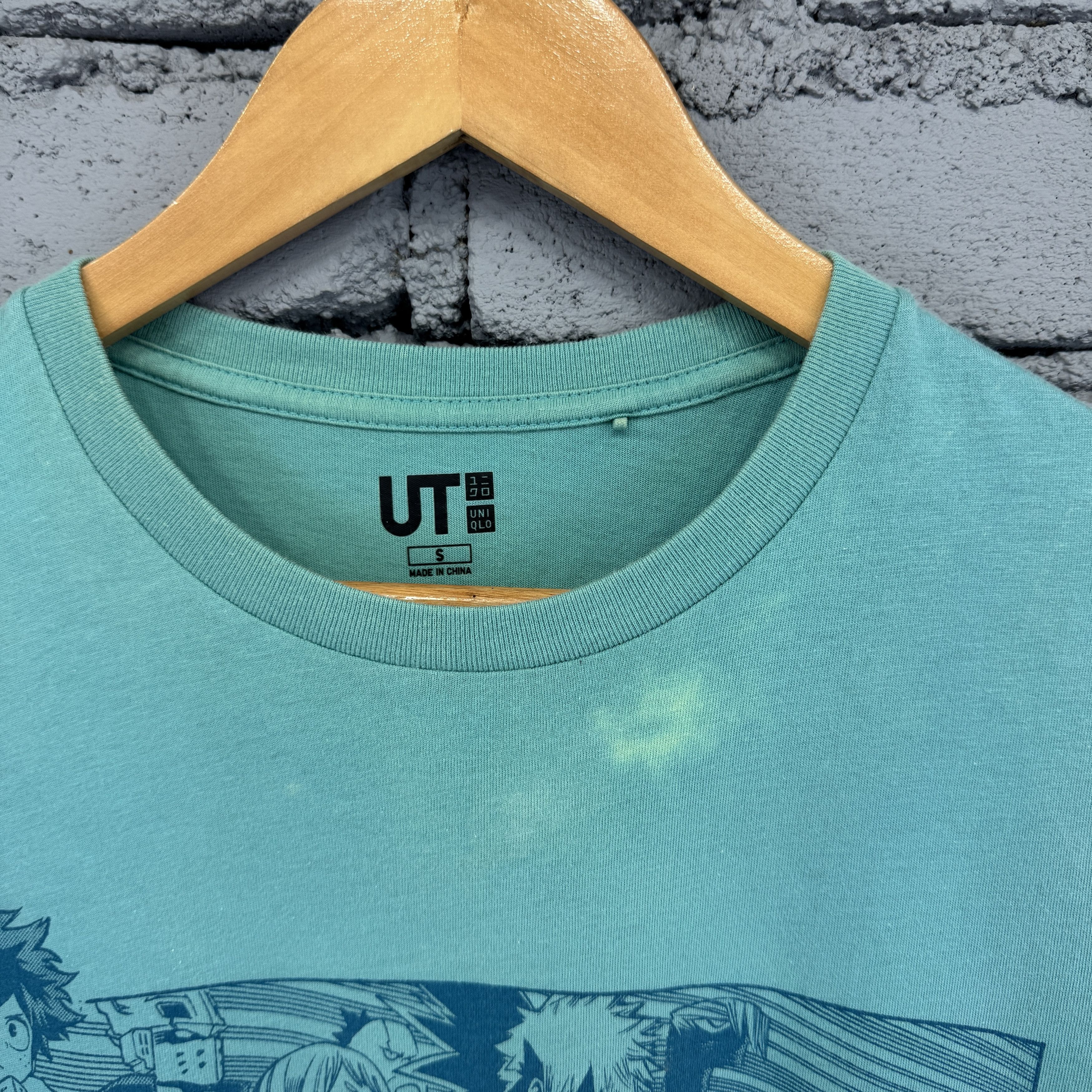 Uniqlo Sunfaded Uniqlo UT My Hero Academia Group Tshirt Size US S / EU 44-46 / 1 - 5 Thumbnail