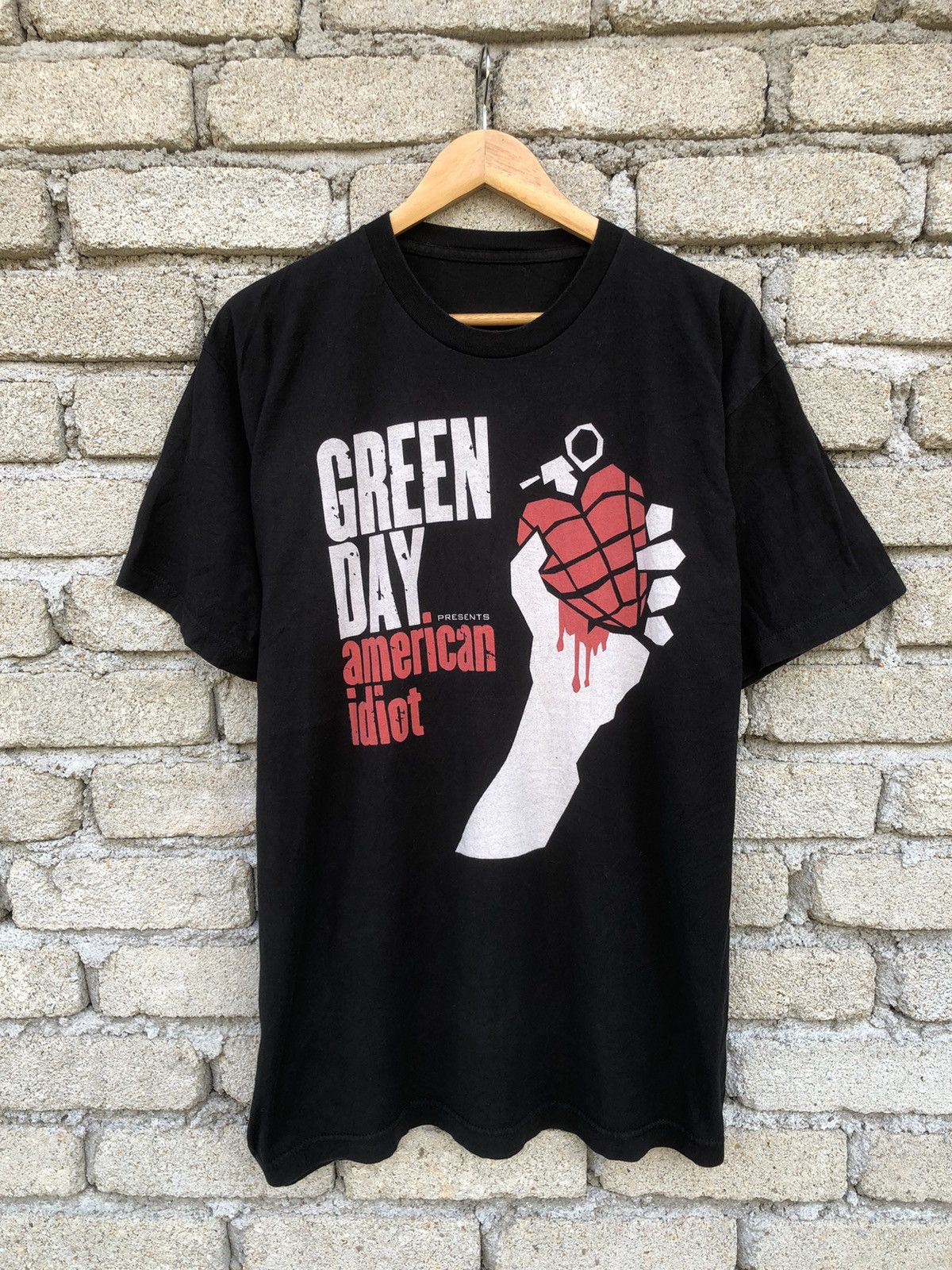 Band Tees Green Day American Idiot Band Tshirt Size US XL / EU 56 / 4 - 1 Thumbnail