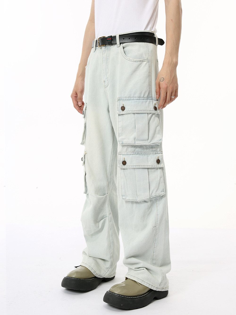 Japanese Brand Men's American-style light wash multi-pocket cargo jeans Size US 32 / EU 48 - 2 Thumbnail