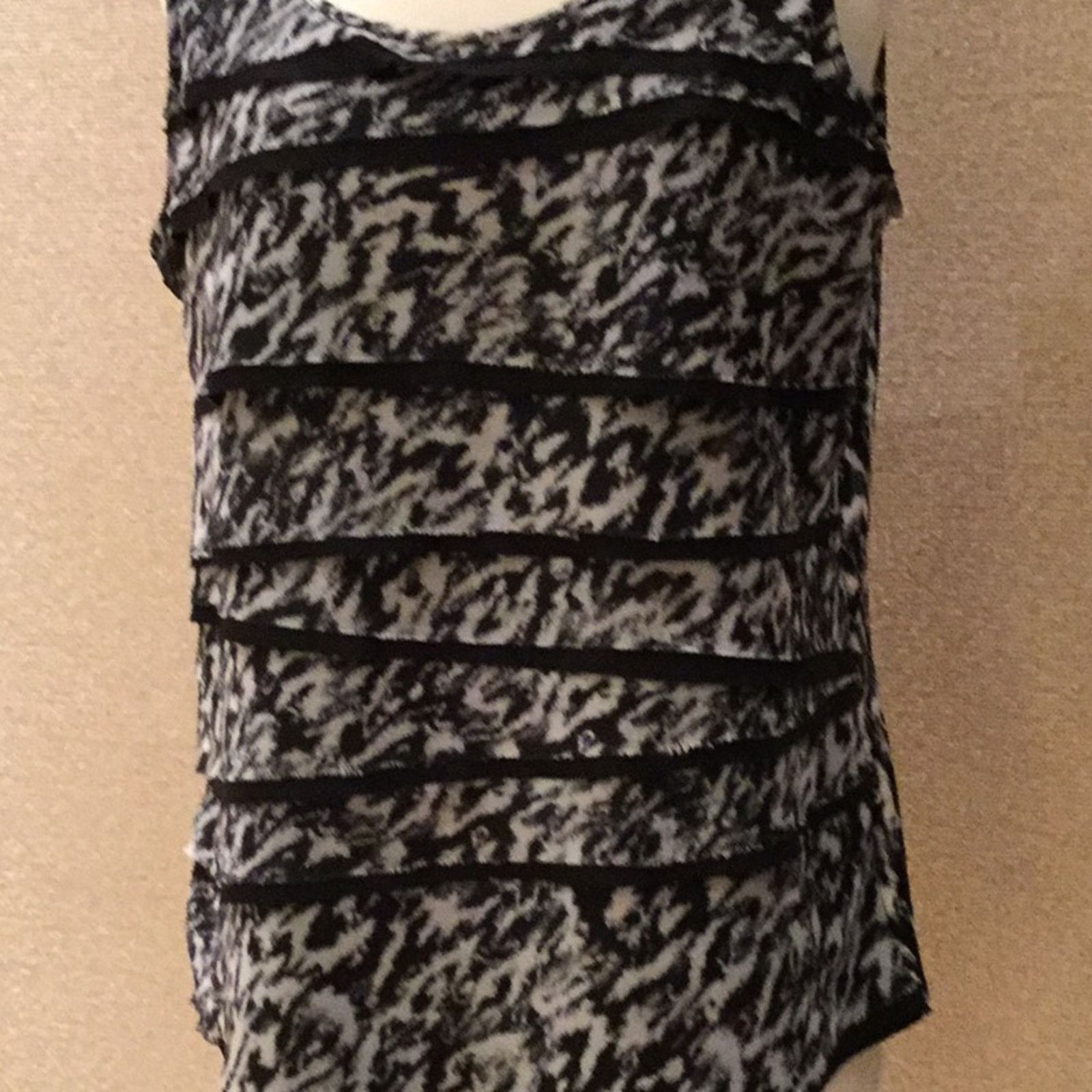 Other Chico's Ruffle Front Black White Top Tank Size 2/L/12 Size M / US 6-8 / IT 42-44 - 4 Thumbnail