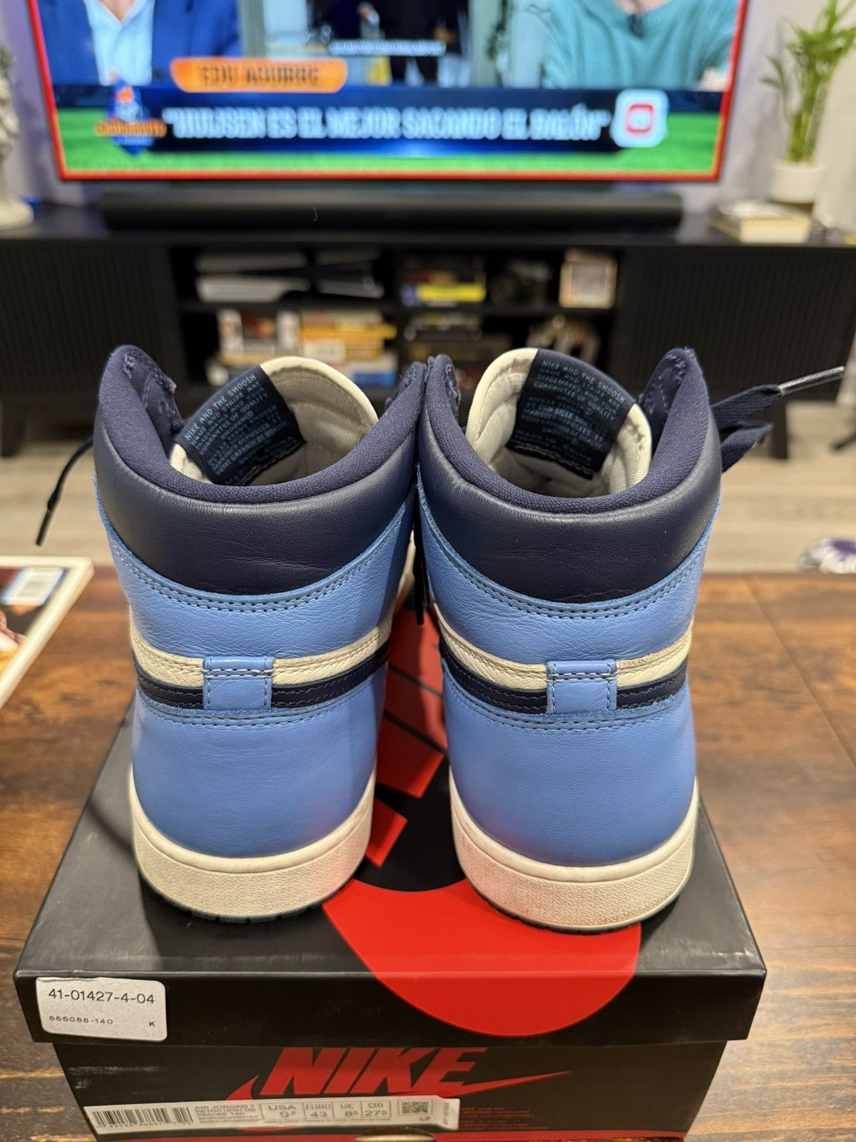 Jordan Brand Nike Jordan 1 High Obsidian 9.5 Size US 9.5 / EU 42-43 - 3 Thumbnail