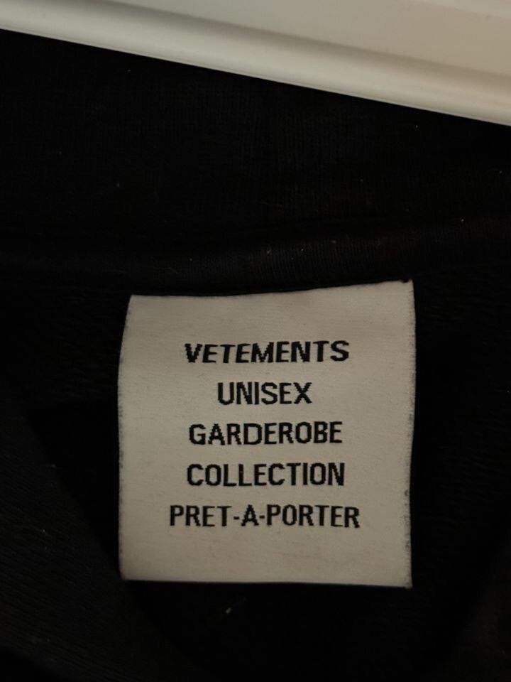 Vetements Vetements World Tour Size US M / EU 48-50 / 2 - 4 Thumbnail