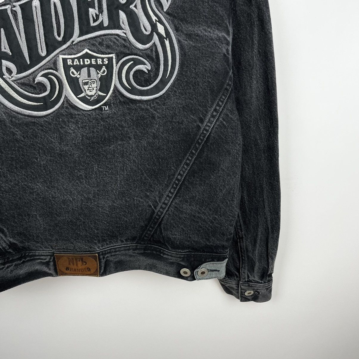 NFL Vintage Oakland Raiders NFL rare big logo denim jacket 90’s Size US M / EU 48-50 / 2 - 17 Thumbnail