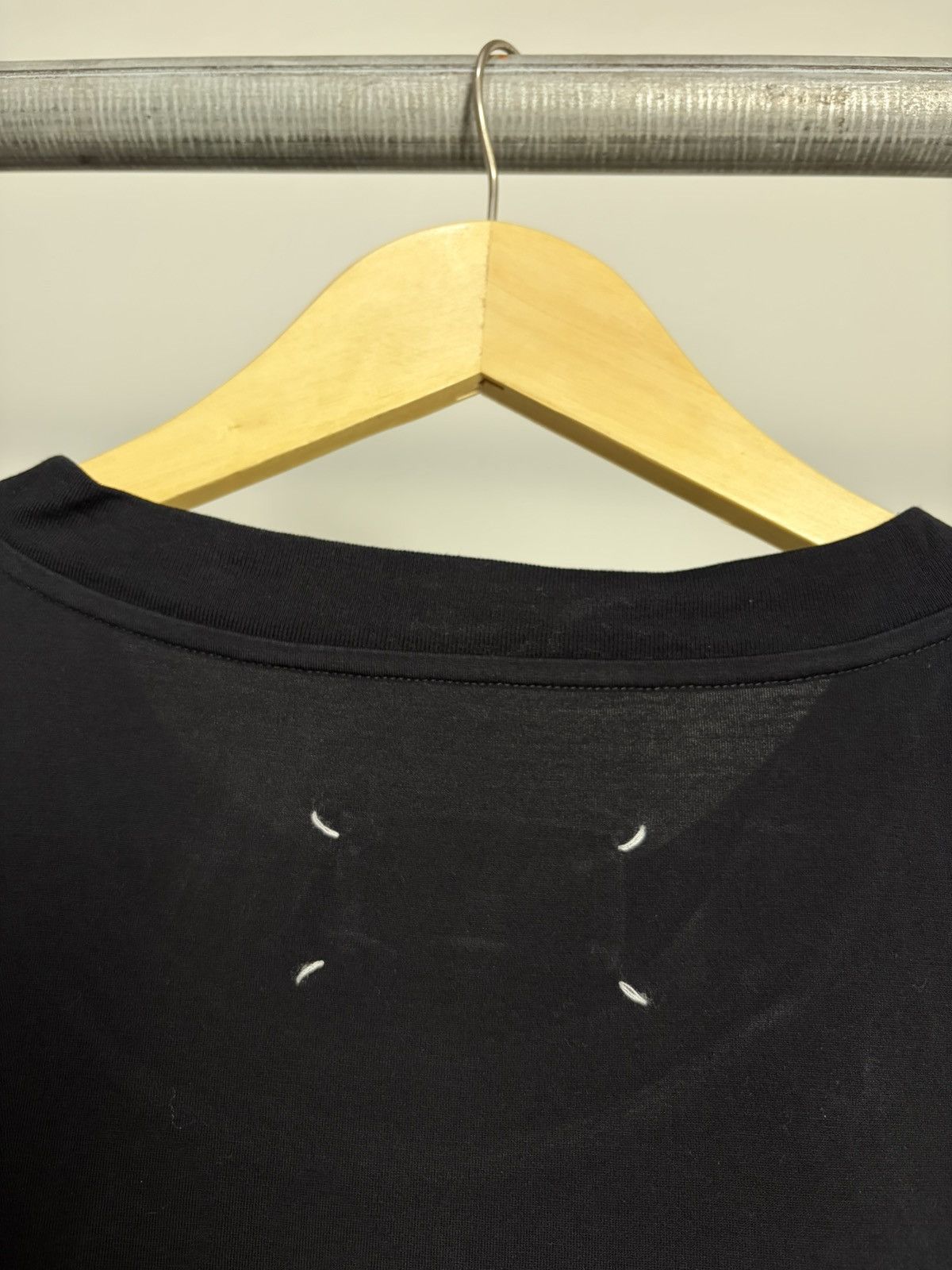 Maison Margiela FREE TAX! Maison Margiela Scrap Logo Black Tee Size US L / EU 52-54 / 3 - 4 Thumbnail