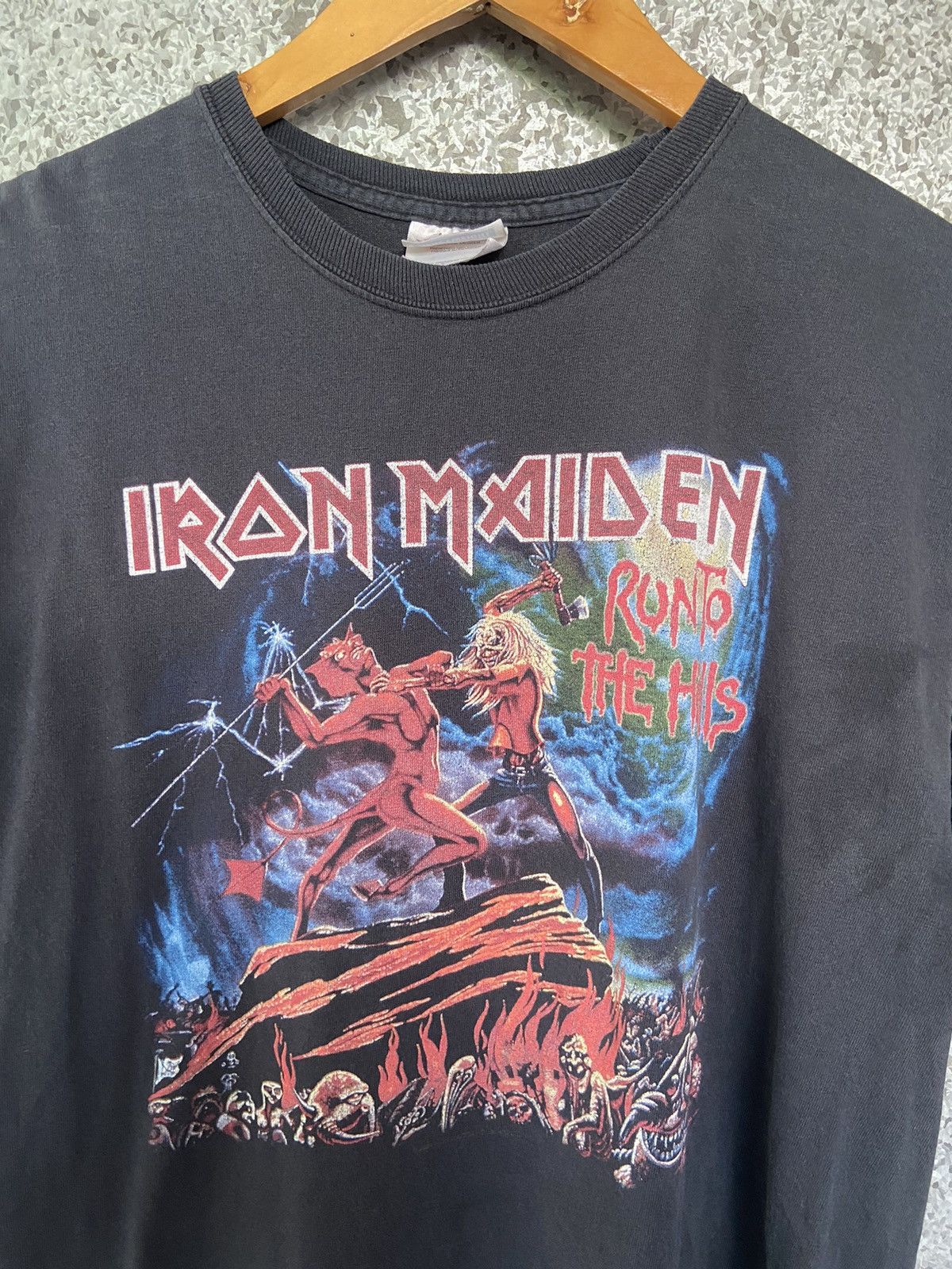 Band Tees 🔥 Vtg y2k Iron Maiden t shirt sun faded Size US M / EU 48-50 / 2 - 2 Thumbnail