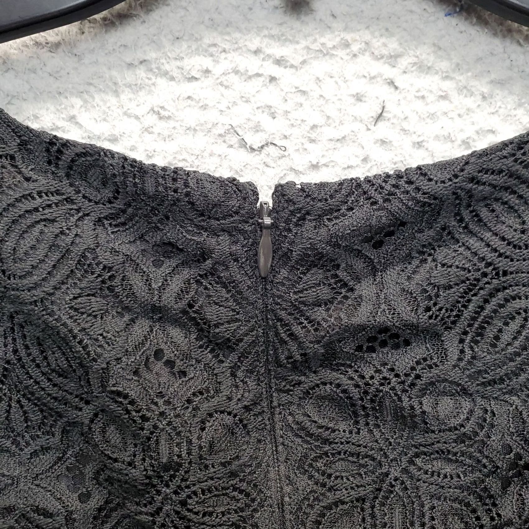 White House Black Market White House Black Market Top Womens Size 4 Black Lace Floral Back Zip Peplum Size S / US 4 / IT 40 - 8 Thumbnail