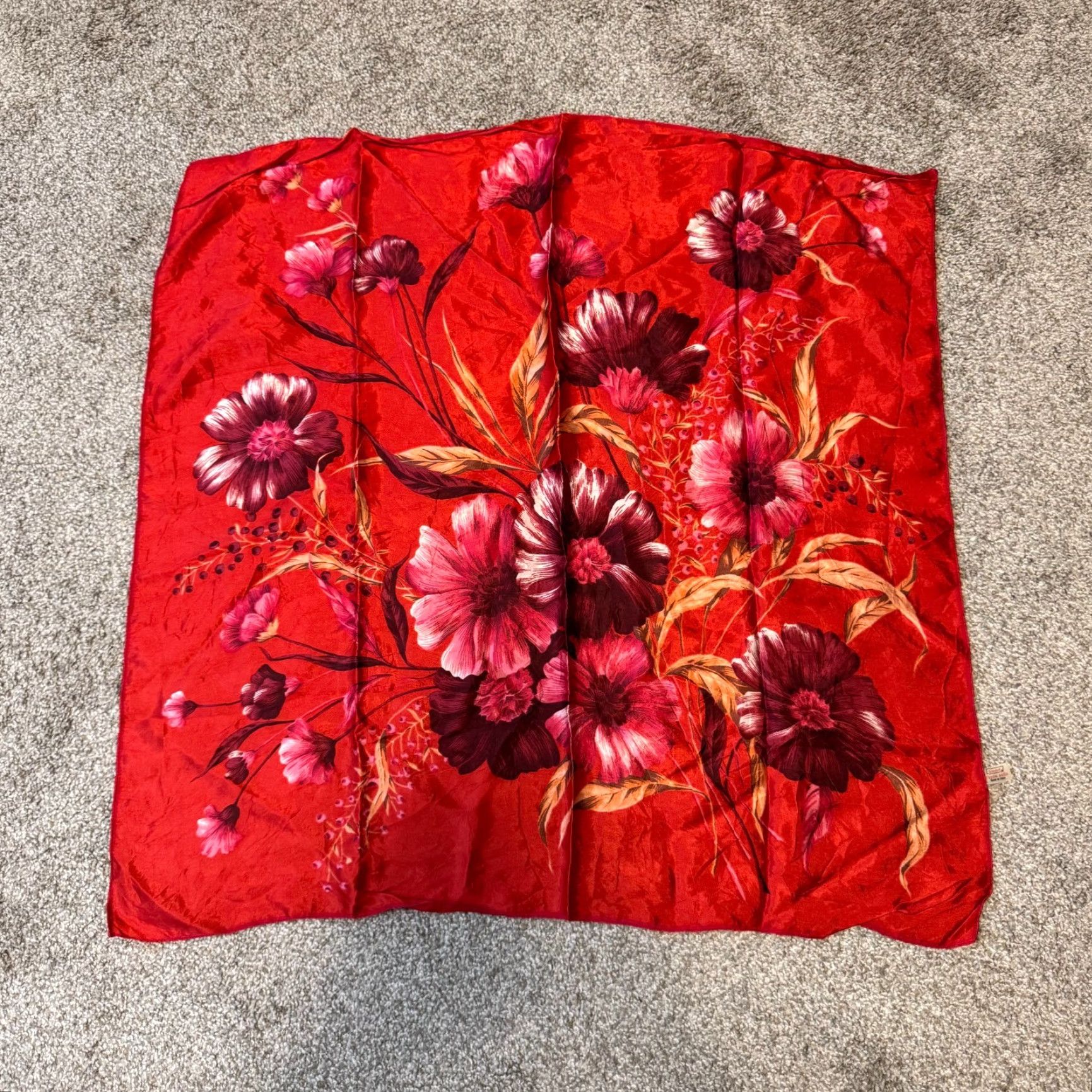 Vintage VINTAGE Red Floral Satin Headscarf Square Italy Scarf Women Brand St Michael Square Headscarf Red Floral Satin Italy Womens Vintage Size ONE SIZE - 2 Thumbnail