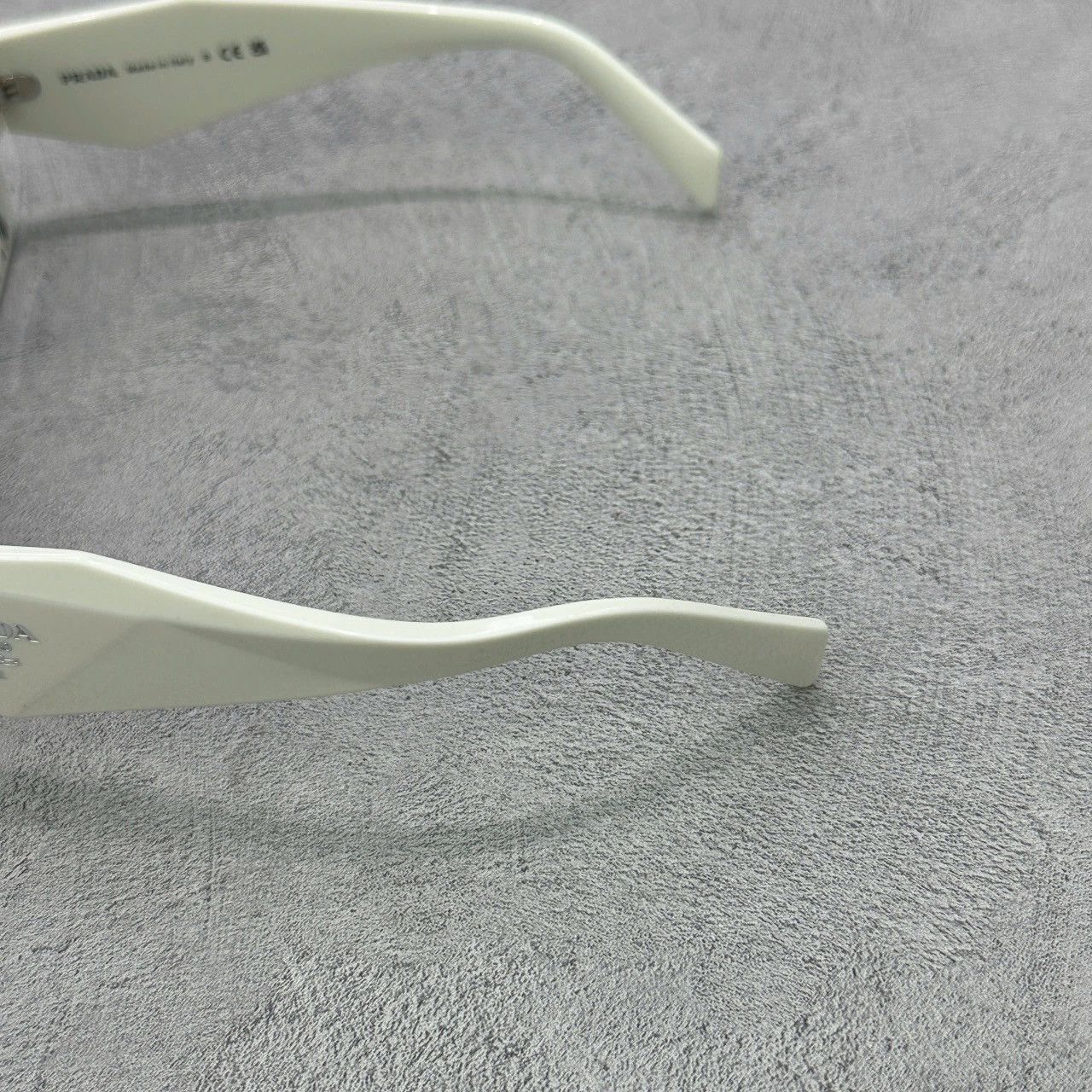 Prada PRADA 0PR 08YS 02V5S0 SUNGLASSES Size ONE SIZE - 6 Thumbnail