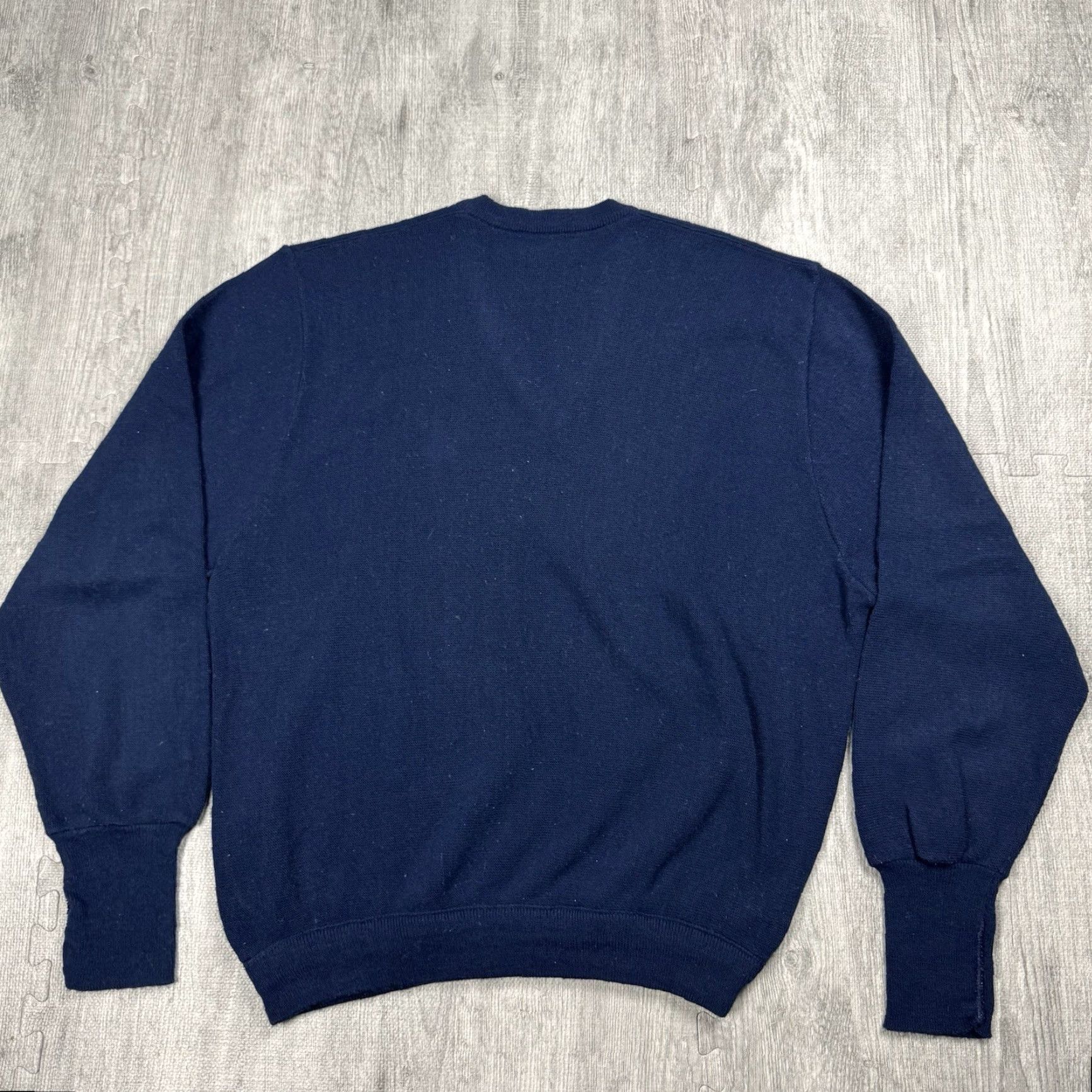 Izod VINTAGE IZOD V-NECK PULLOVER SWEATER MENS XL NAVY BLUE ACRYLIC CLASSIC PREPPY MADE IN USA Size US XL / EU 56 / 4 - 6 Thumbnail