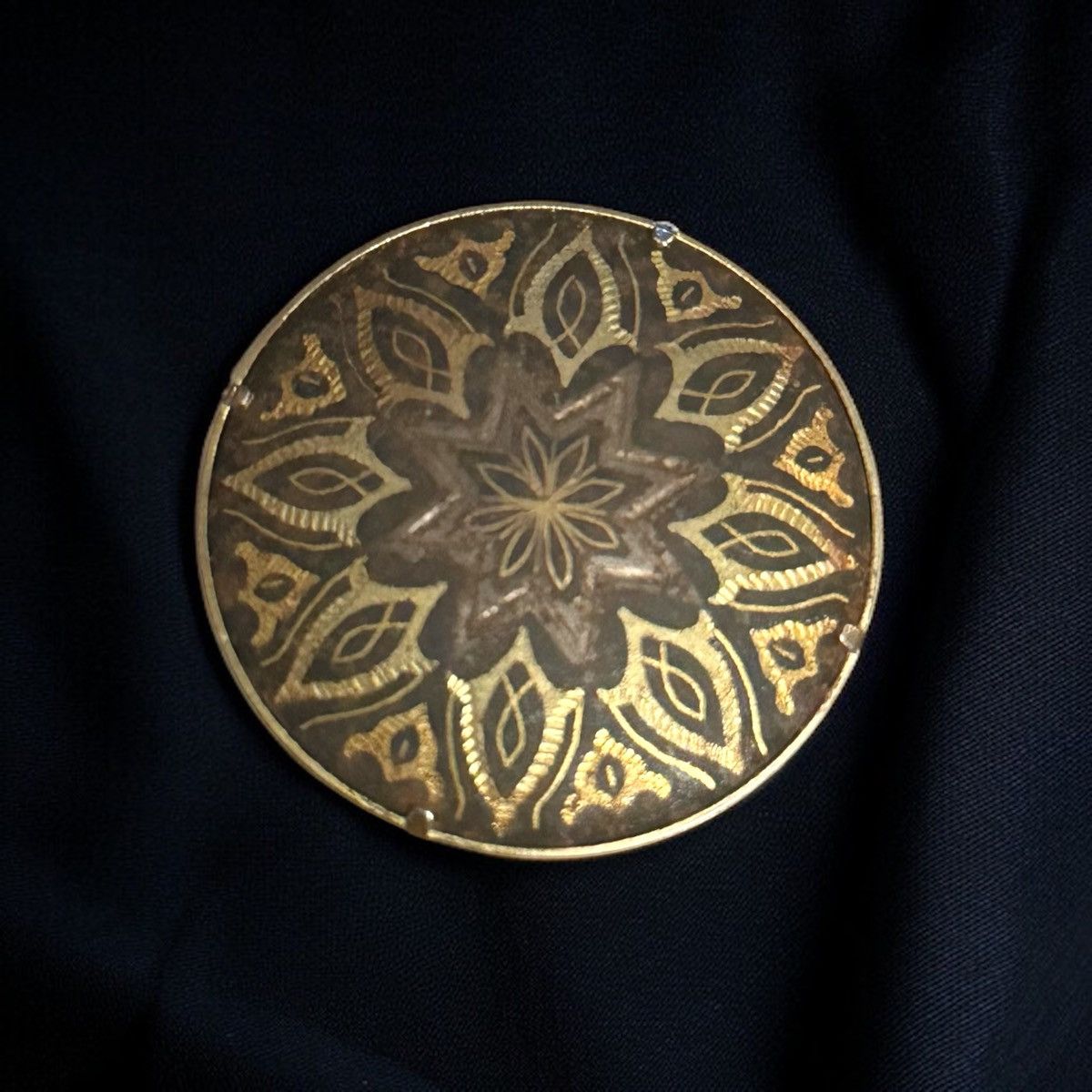 Vintage Vintage floral damascene round brooch Size ONE SIZE - 1 Thumbnail