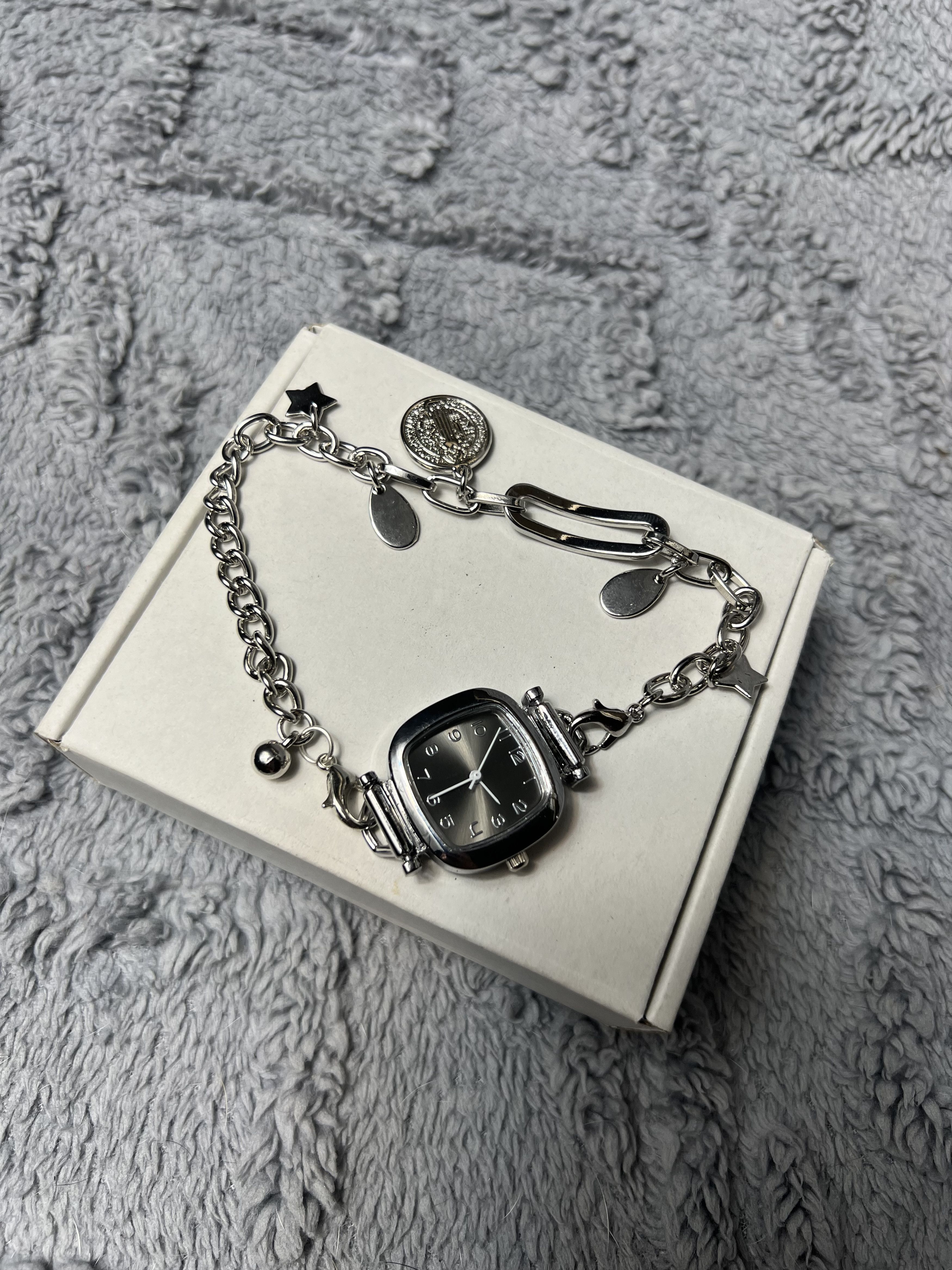 Vintage Glamour Minimalistic Japanese Style Bracelet Watch Y2k Size ONE SIZE - 6 Thumbnail