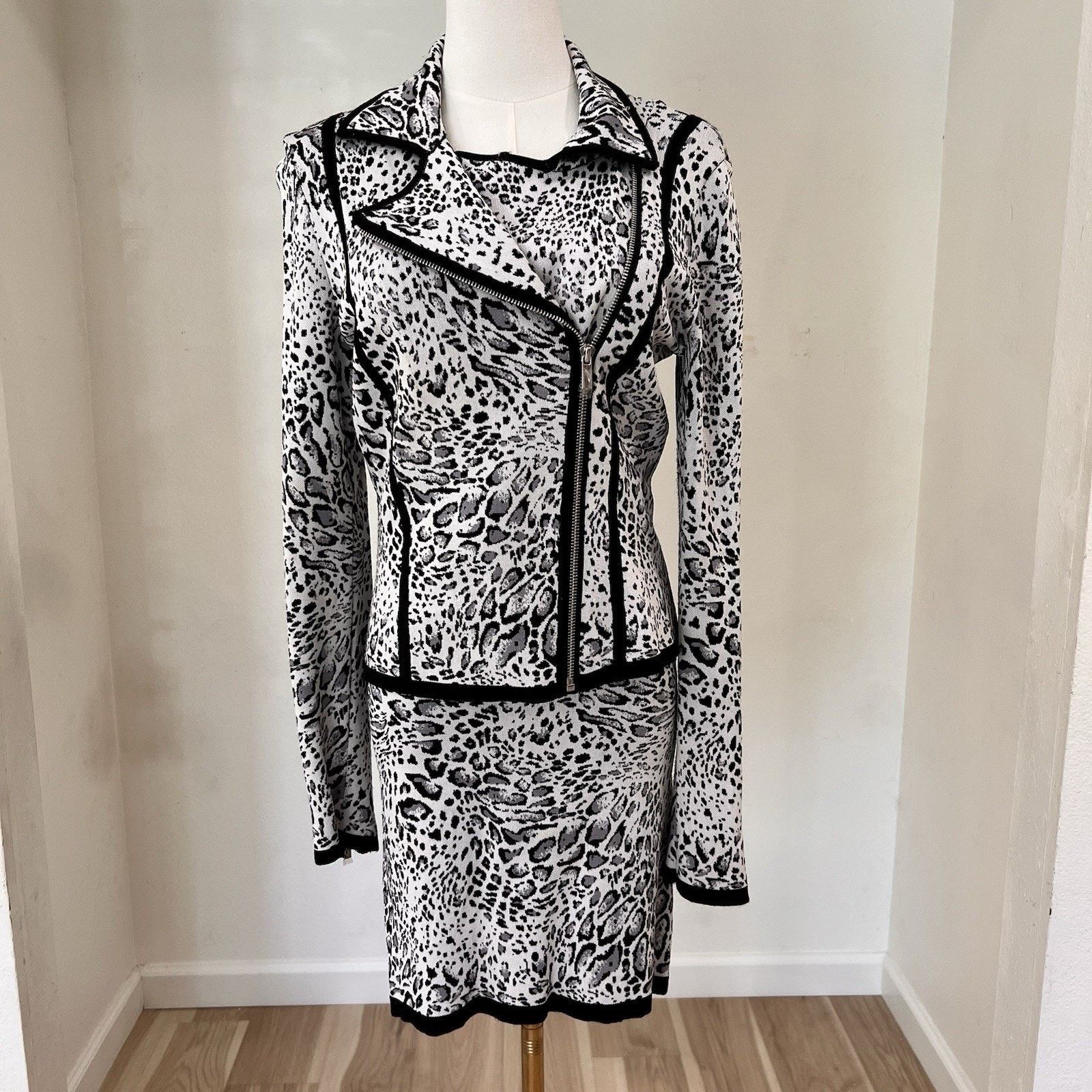 Other NWOT Y2K Caché Two Piece Skirt Set Leopard Print Moto Zip Size 22" - 1 Thumbnail