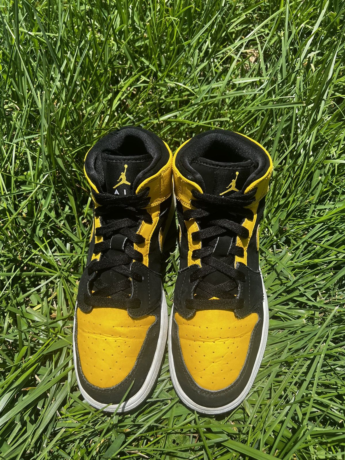 Jordan Brand CLEAN Air Jordan 1 size 7 Mens New Love Yellow shoes 2017 Size US 7 / EU 40 - 4 Thumbnail