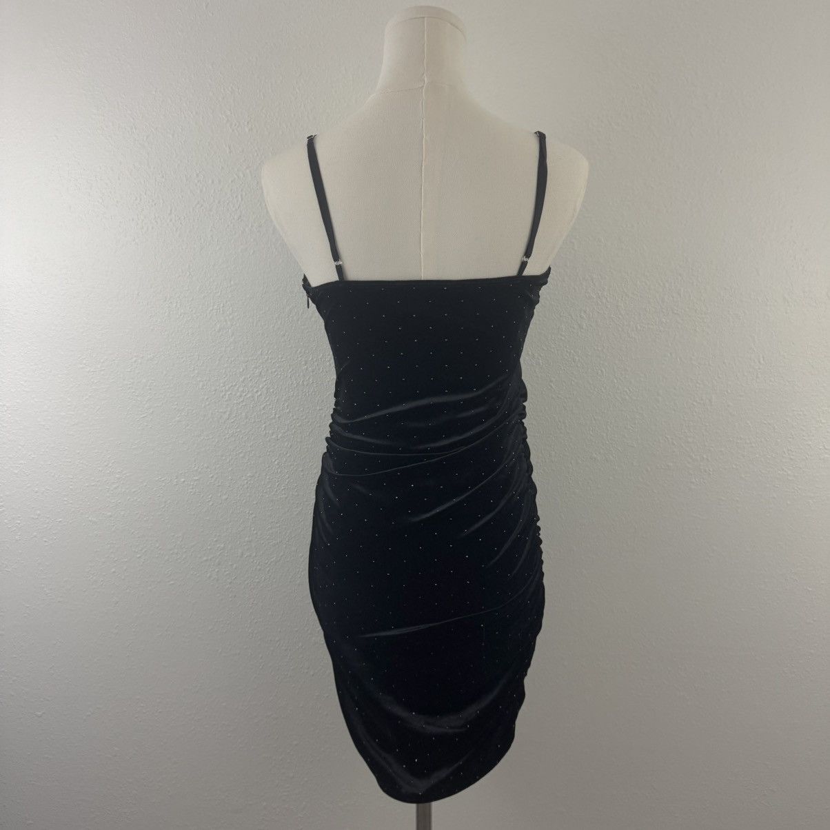 Forever 21 FOREVER 21 Black Velvet Ruched V Neck Rainbow Mini Dress Size S / US 4 / IT 40 - 8 Thumbnail