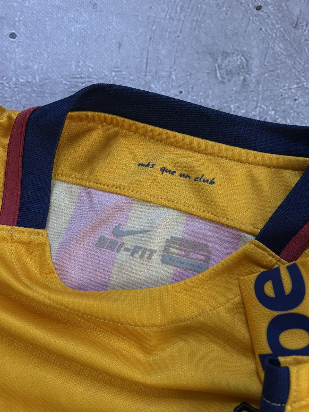 Nike BARCELONA 2015/2016 SHIRT NIKE SOCCER JERSEY SIZE M Size US M / EU 48-50 / 2 - 18 Thumbnail