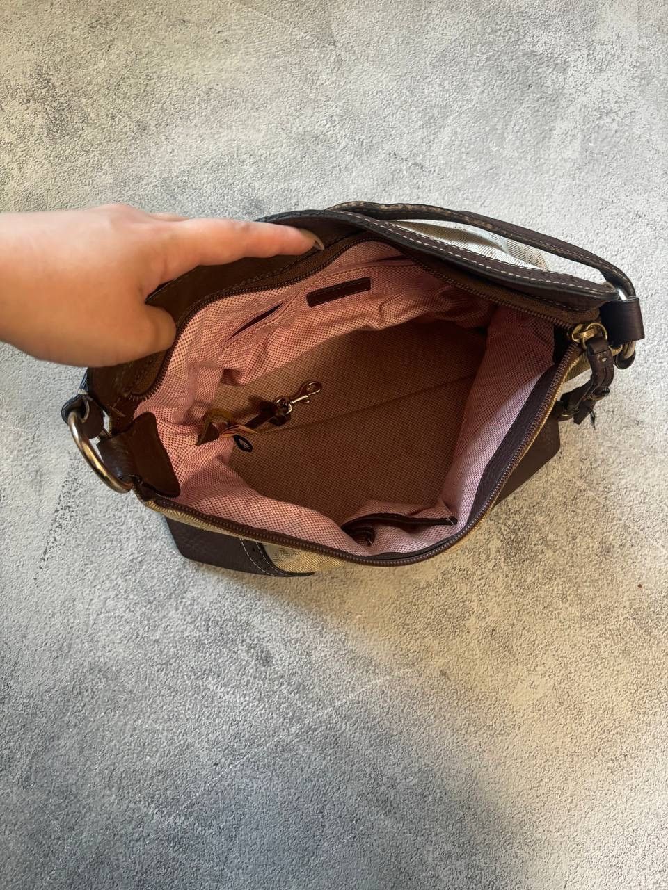 Dooney & Bourke Dooney Bourke vintage distressed sling bag Size ONE SIZE - 8 Thumbnail