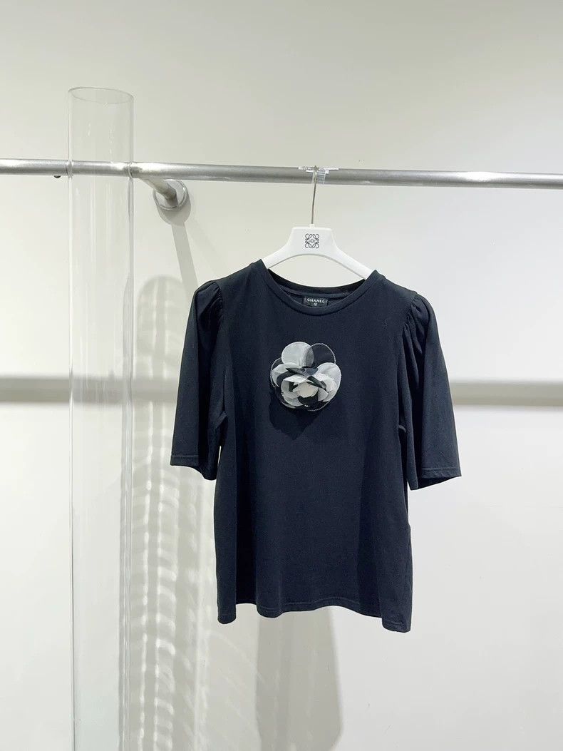 Chanel Chanel 20B camellia short sleeves 2503-Nextarrow Size XS / US 0-2 / IT 36-38 - 1 Thumbnail