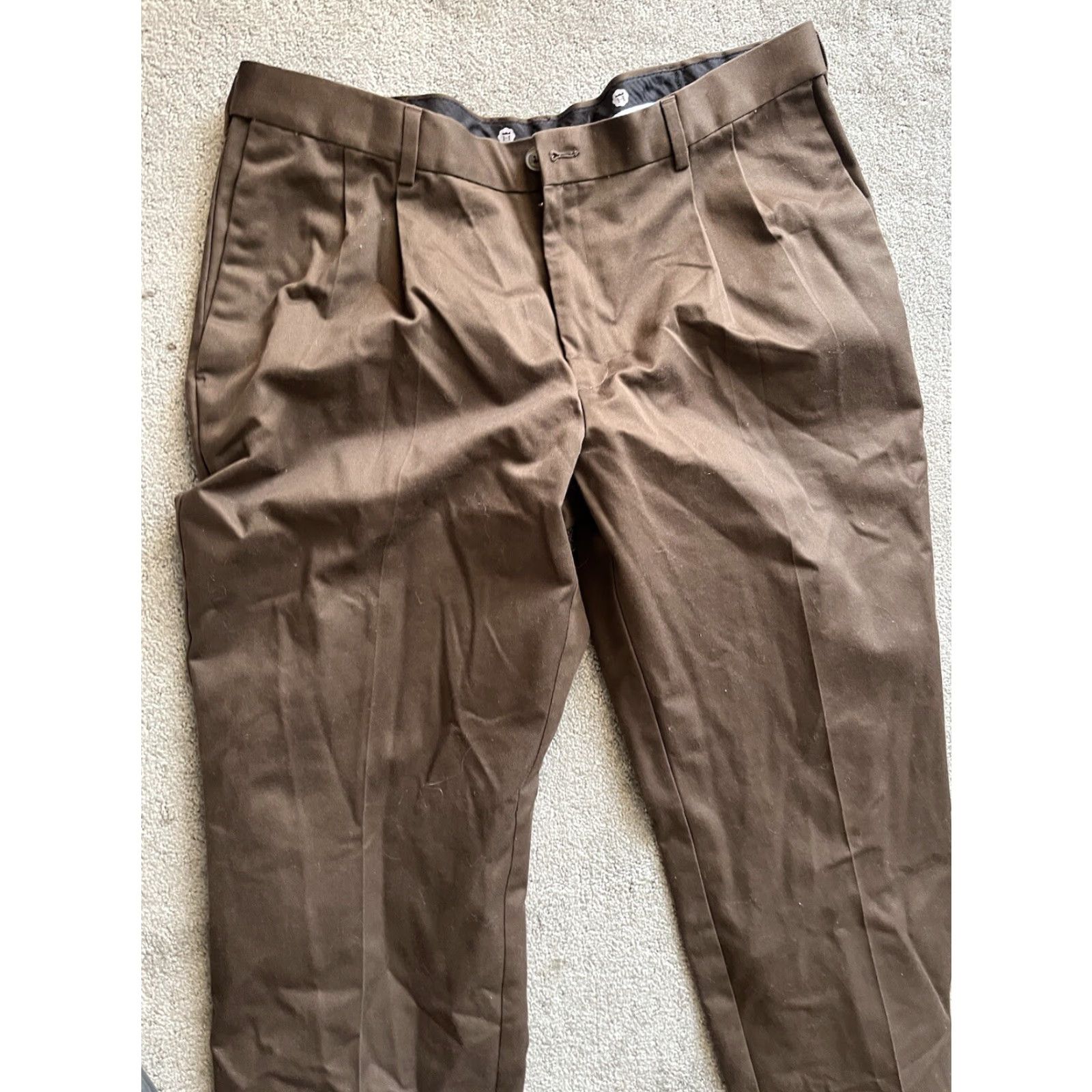 Haggar Men Haggar Pants Classic Fit Pleated Front Stretch waist 38x31 Brown Size US 38 / EU 54 - 2 Thumbnail