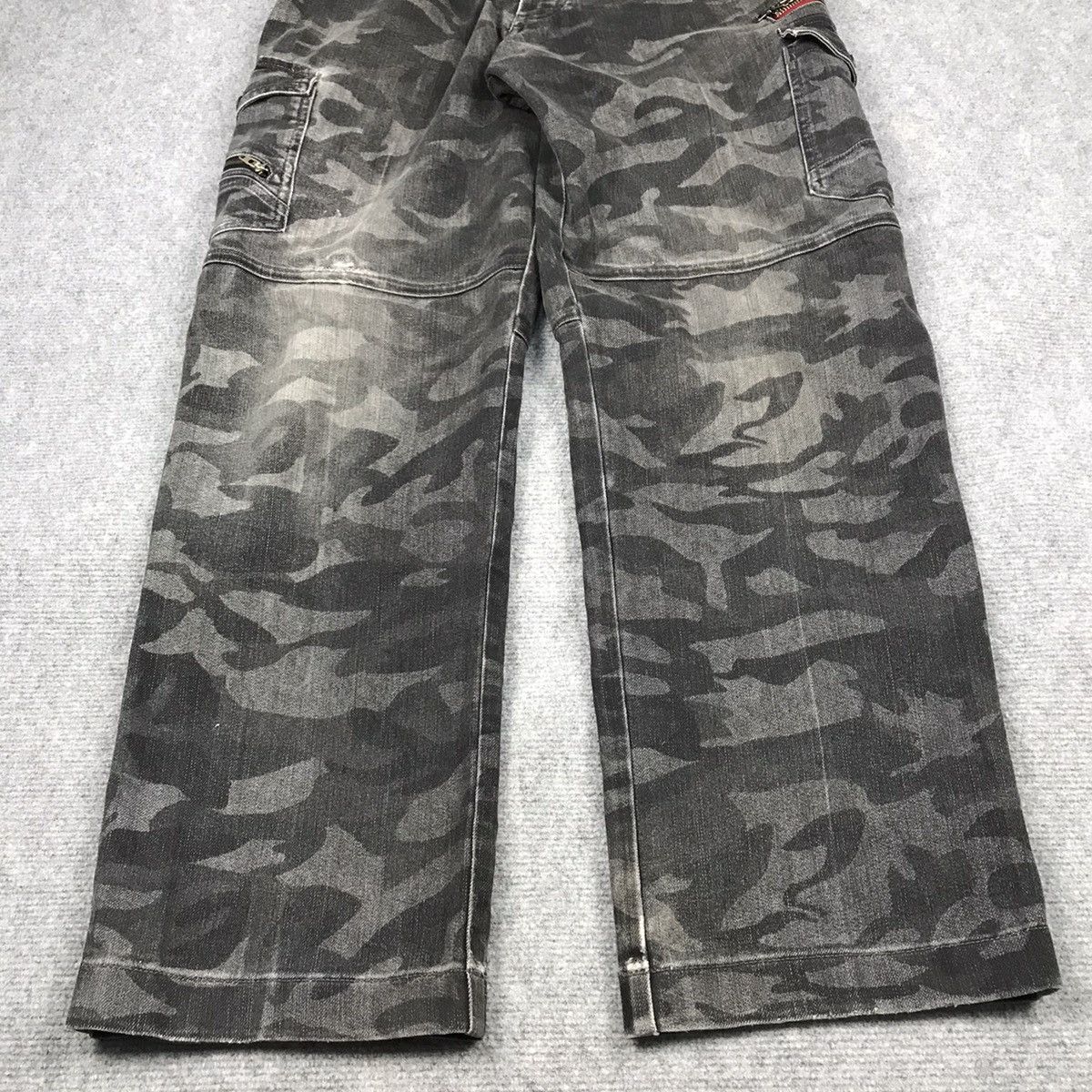Japanese Brand JAPANESE CARGO POCKET BLACK CAMO FADED PANTS Size US 30 / EU 46 - 2 Thumbnail