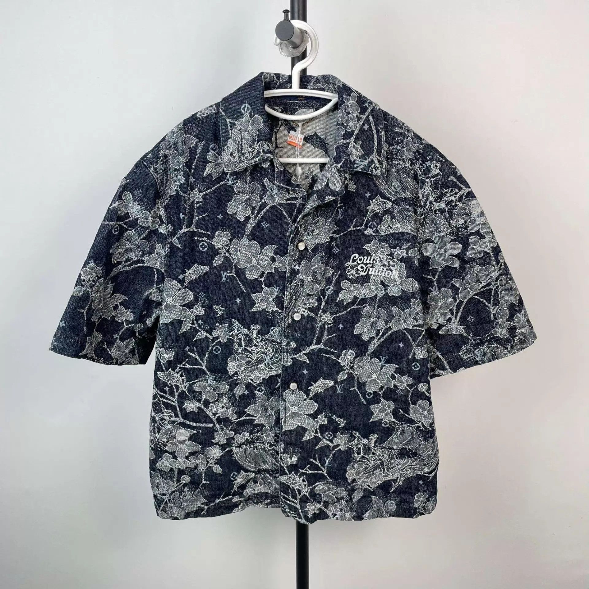Louis Vuitton LV floral print denim short-sleeve shirt M indigo Size US M / EU 48-50 / 2 - 1 Thumbnail