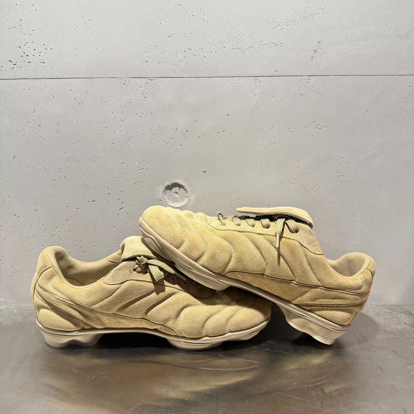 Louis Vuitton LV Footprint Soccer Cleats Brown Khaki 7(41) 99 New Size US 8 / EU 41 - 2 Thumbnail