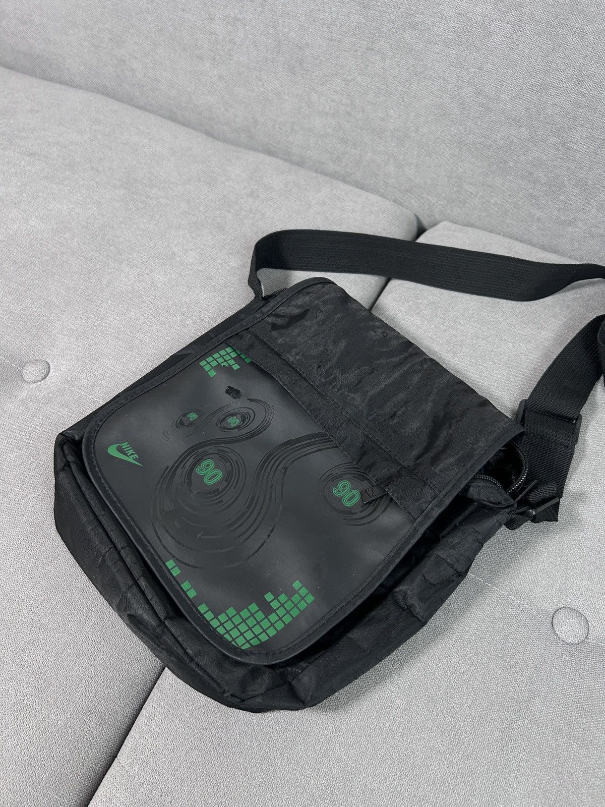 Nike NIKE VINTAGE CROSSBODY BAG Y2K STYLE SHOULDER BAG Size ONE SIZE - 2 Thumbnail