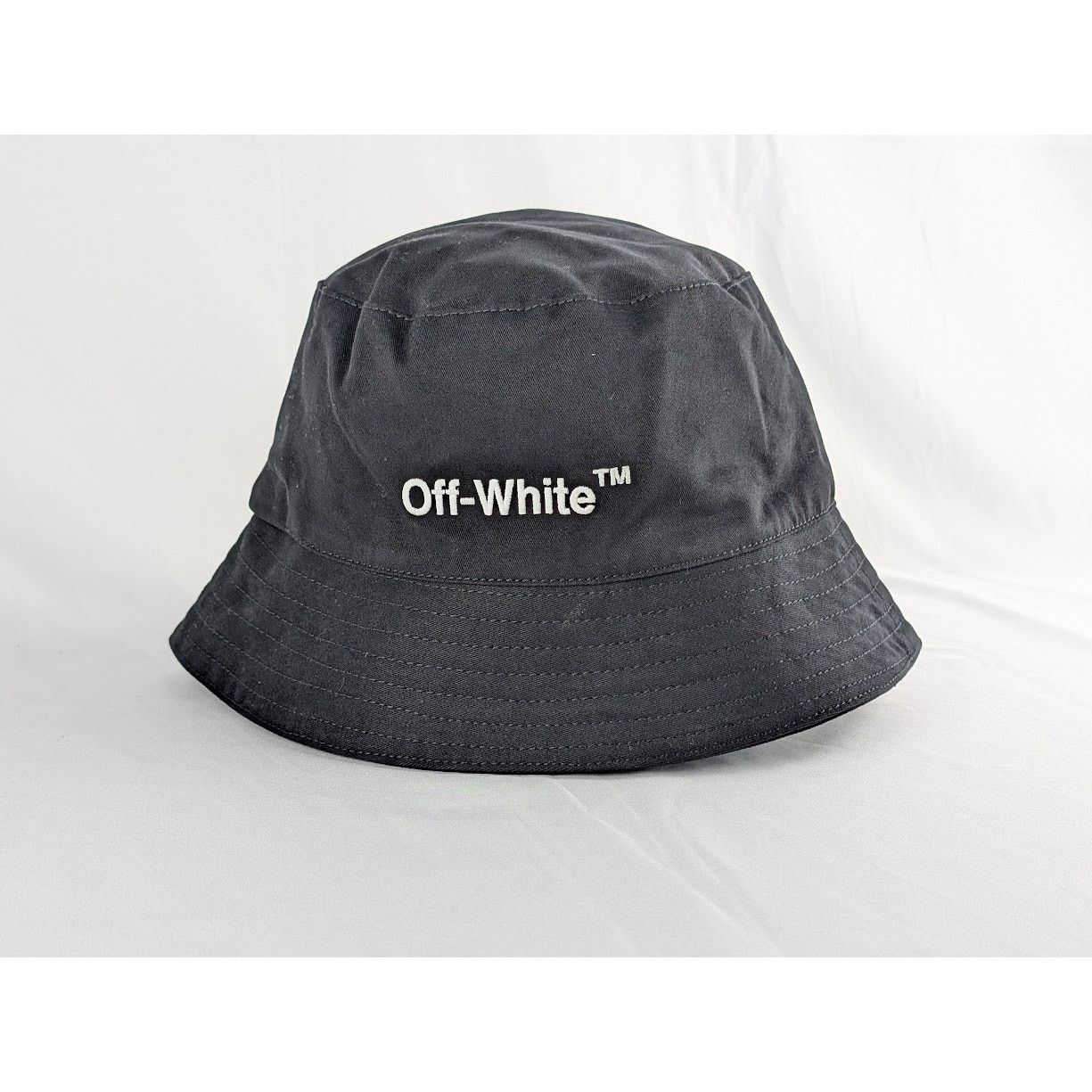 Off-White o1rshd1 Size : OS / Helvetica Bucket Hat in Black / White Size ONE SIZE - 2 Thumbnail