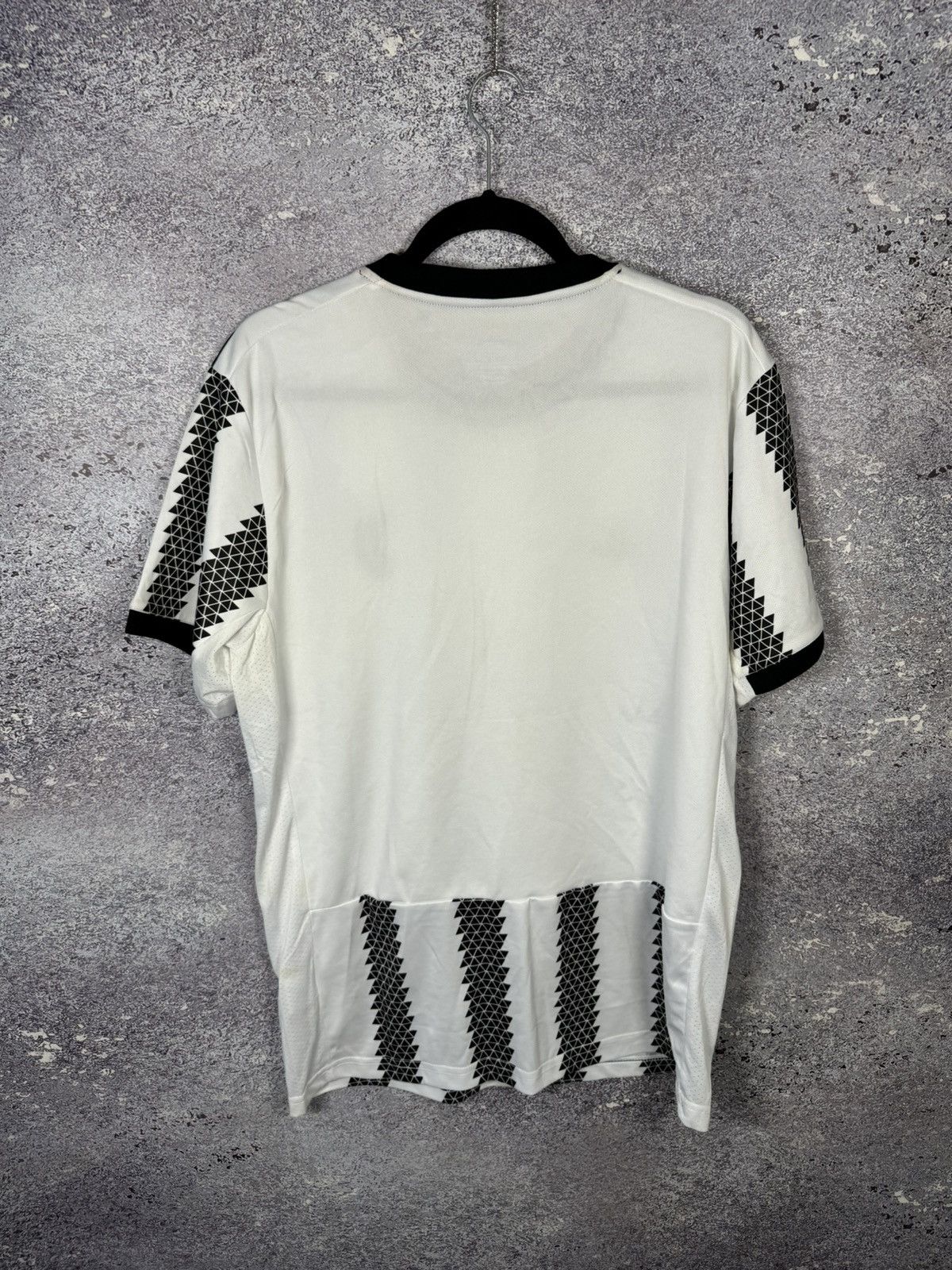 Vintage Vintage Juventus 2022/23 Home Soccer Jersey Size US L / EU 52-54 / 3 - 12 Thumbnail