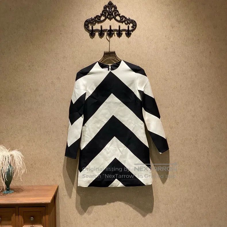 Valentino Valentino Black and white wool dress Size XS / US 0-2 / IT 36-38 - 1 Thumbnail