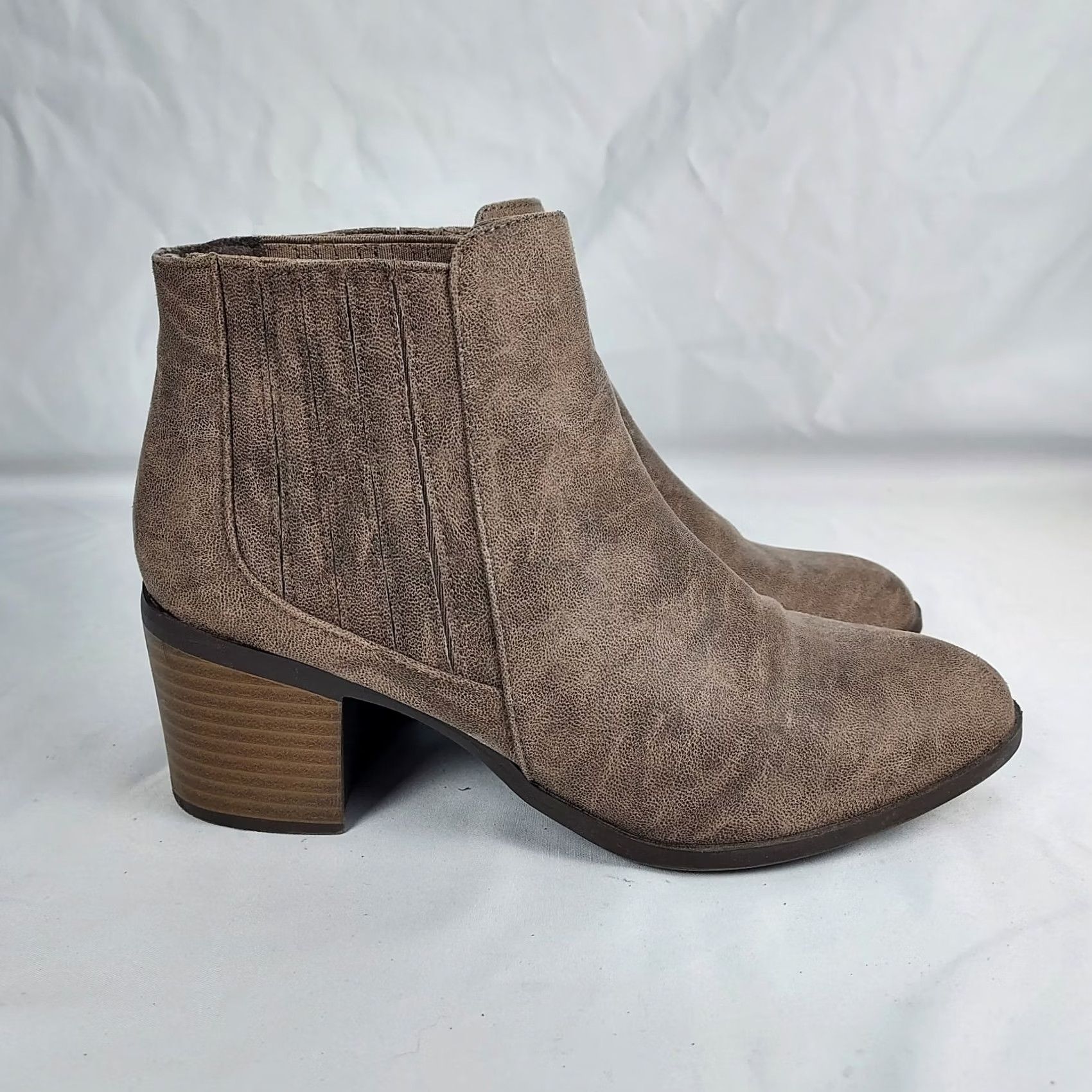 Vintage Qupid Women’s 5.5 Taupe Faux Suede Ankle Booties Block Heel Shoes Size US 6 / IT 36 - 5 Thumbnail