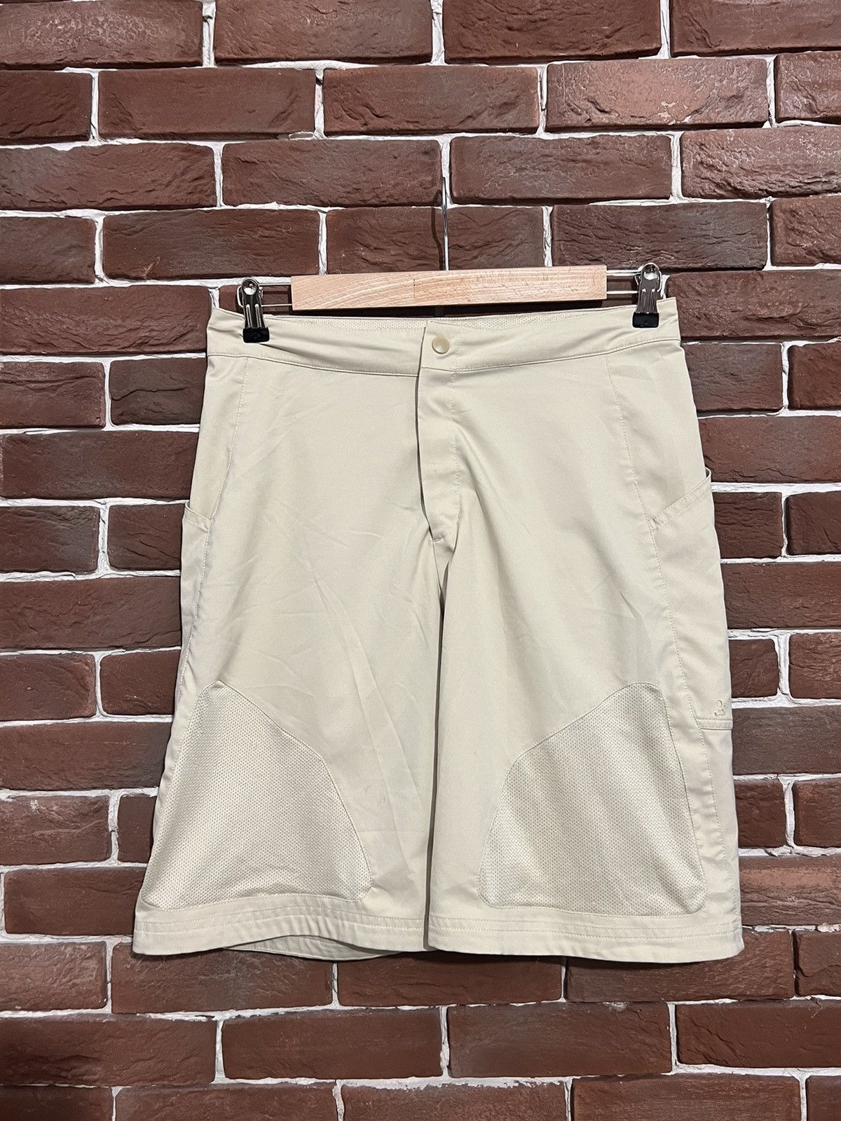 Nike Vintage Nike ACG Biege Cargo Shorts Rare Streetwear Hype Size US 32 / EU 48 - 2 Thumbnail