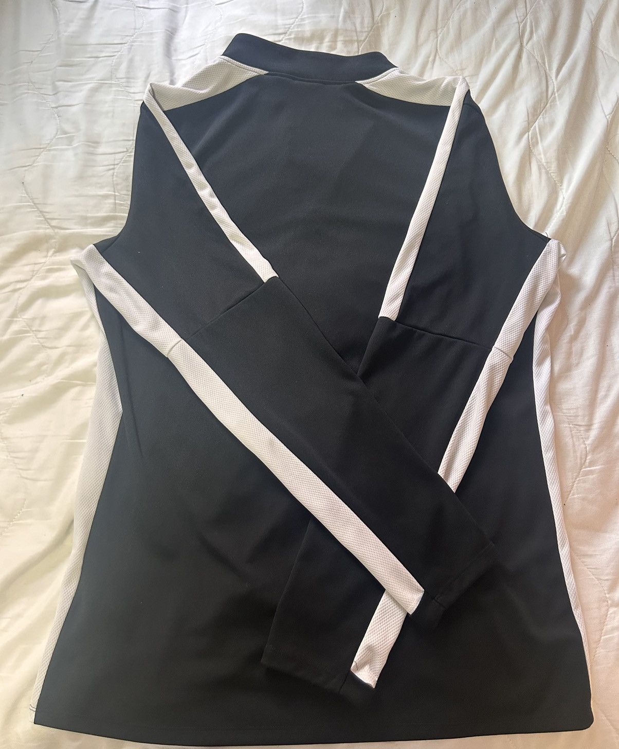 Nike Dri fit black and white top Size US L / EU 52-54 / 3 - 2 Thumbnail