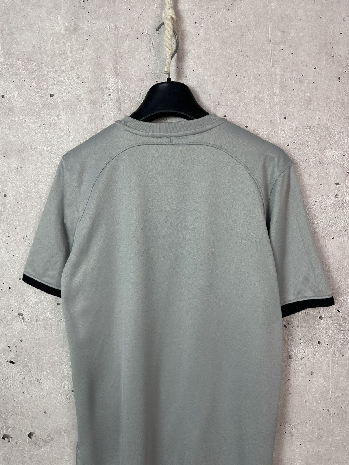 Jordan Brand Jordan PSG Paris Saint-Germain Grey Soccer Jersey Size US S / EU 44-46 / 1 - 7 Thumbnail