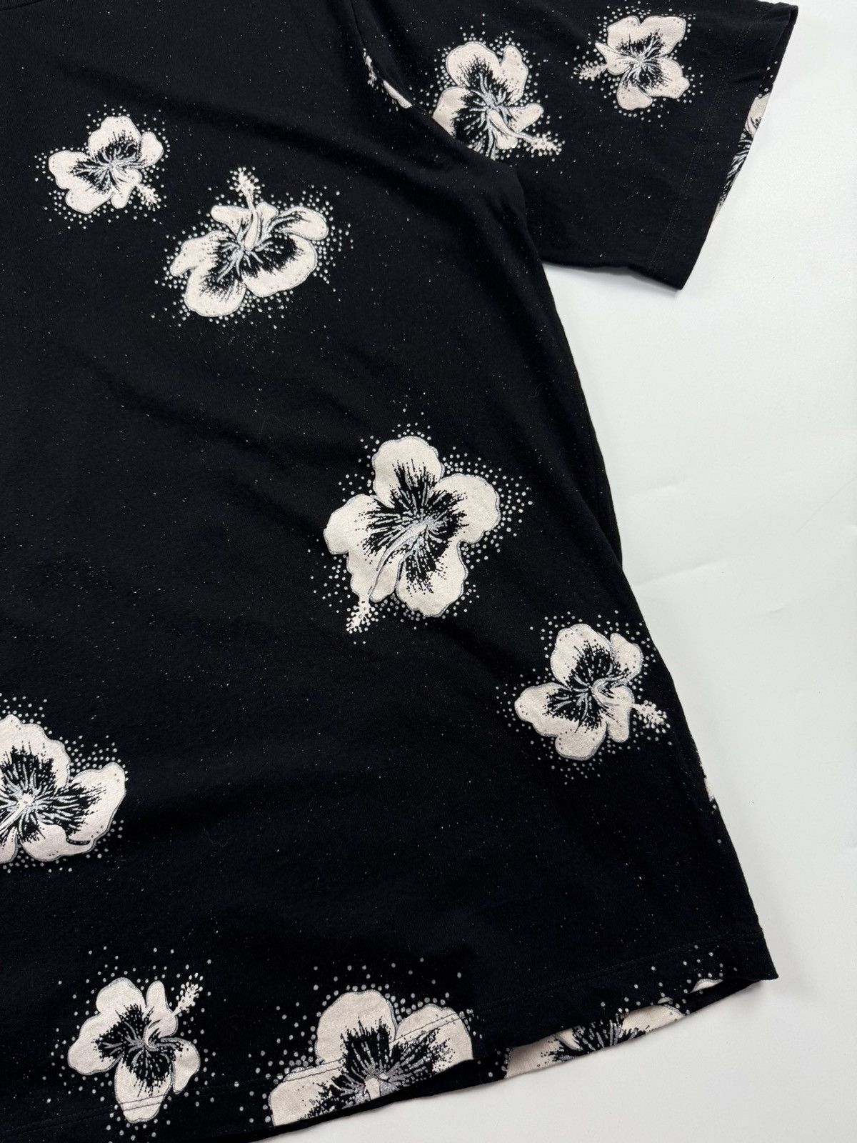 Saint Laurent Paris Saint Laurent Floral Tee Size US L / EU 52-54 / 3 - 6 Thumbnail
