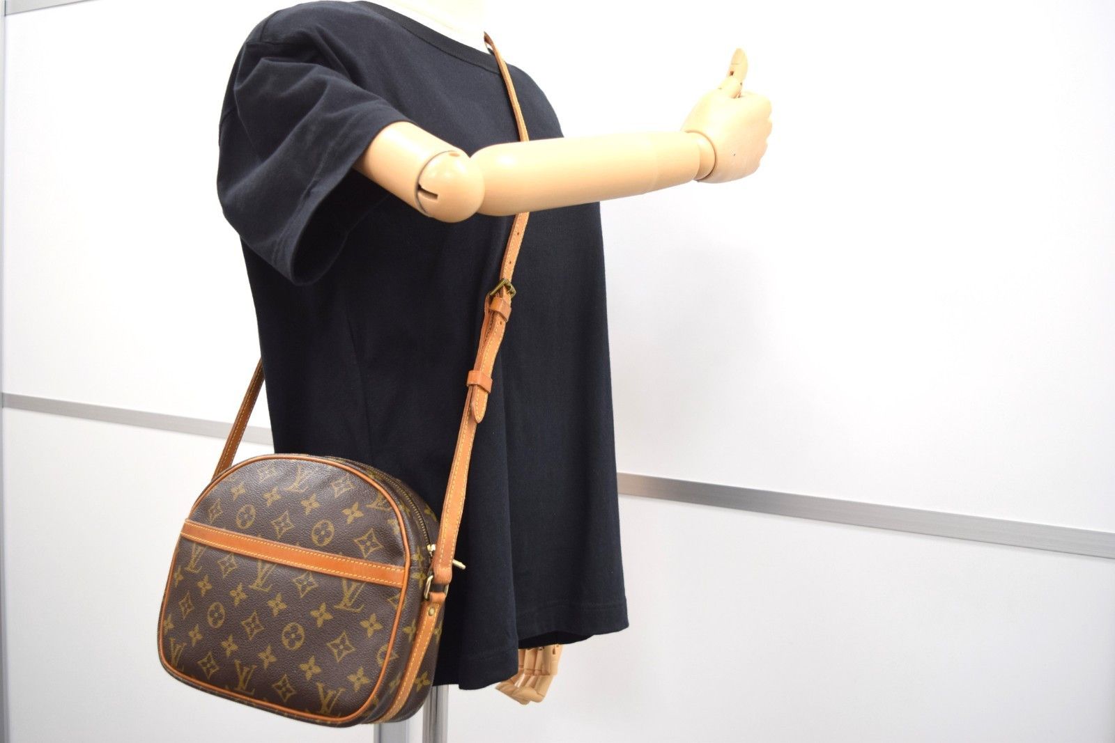 Louis Vuitton LV Senlis Crossbody Bag Monogram Canvas M51222 Size ONE SIZE - 16 Thumbnail