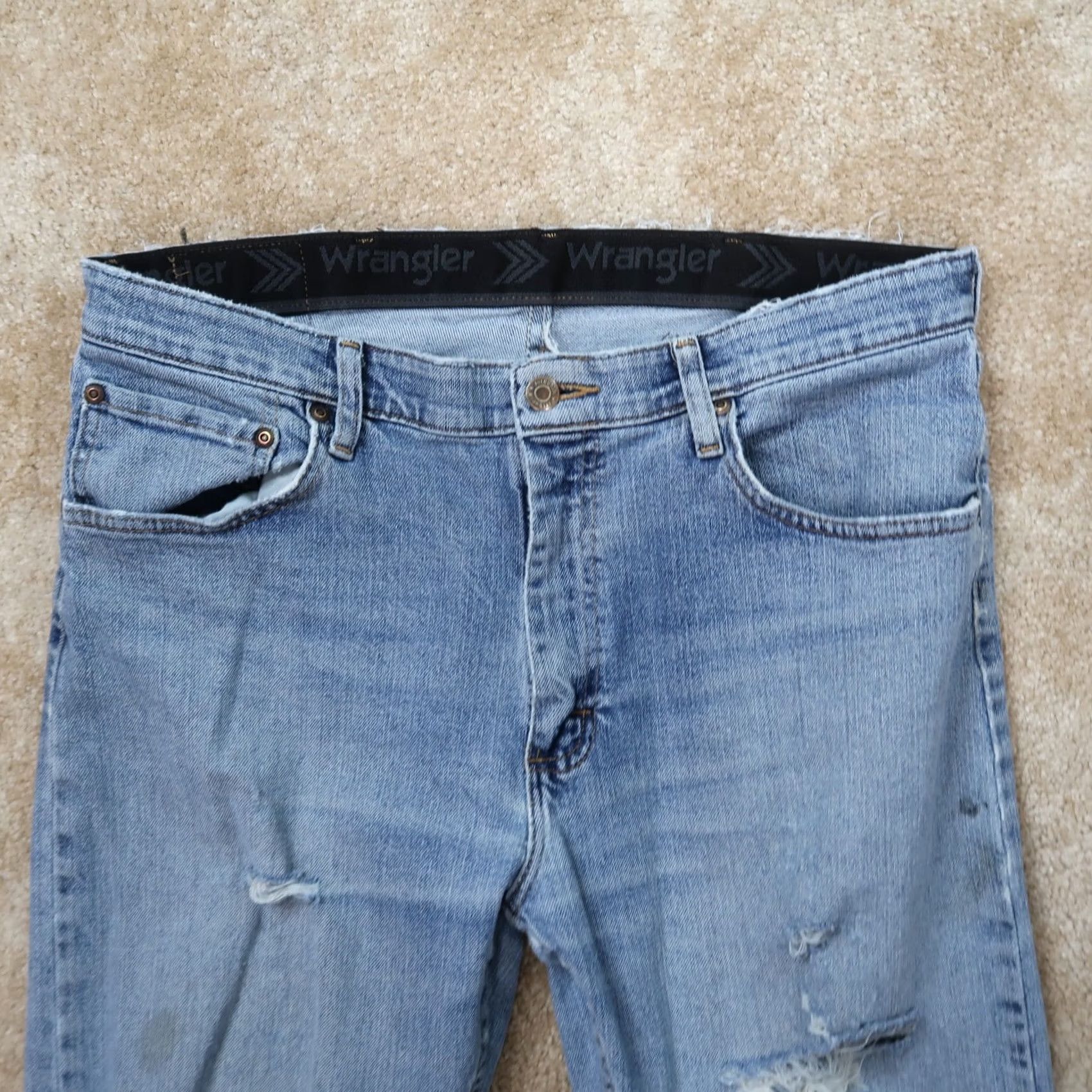 Wrangler Wrangler Jeans Men’s 34x30 Regular Straight Denim Distressed Blue Cotton 5-Pocket Wrangler Straight Size US 34 / EU 50 - 4 Thumbnail