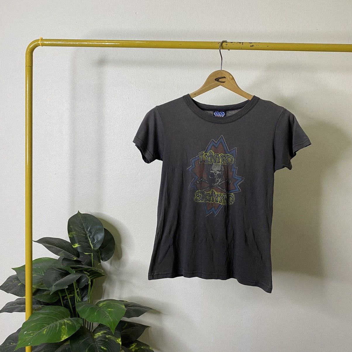 Band Tees 1990s Winterland Lynyrd Skynyrd Sunfaded Women Band T Shirt Size S / US 4 / IT 40 - 1 Thumbnail
