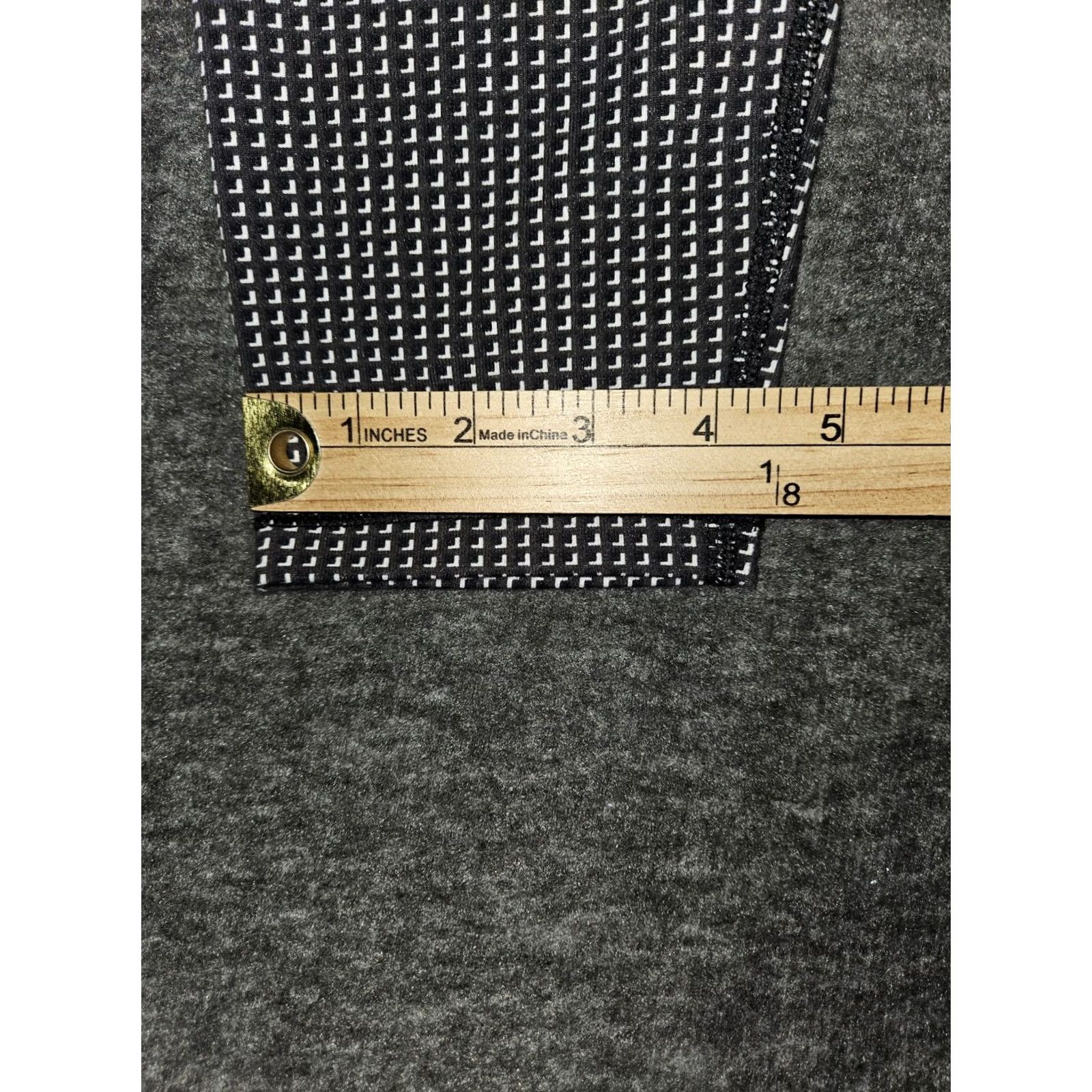 Under Armour Under Armour Leggings Womens Small Black Geometric Ankle Skinny Active Yoga Gym Size 28" / US 6 / IT 42 - 6 Thumbnail