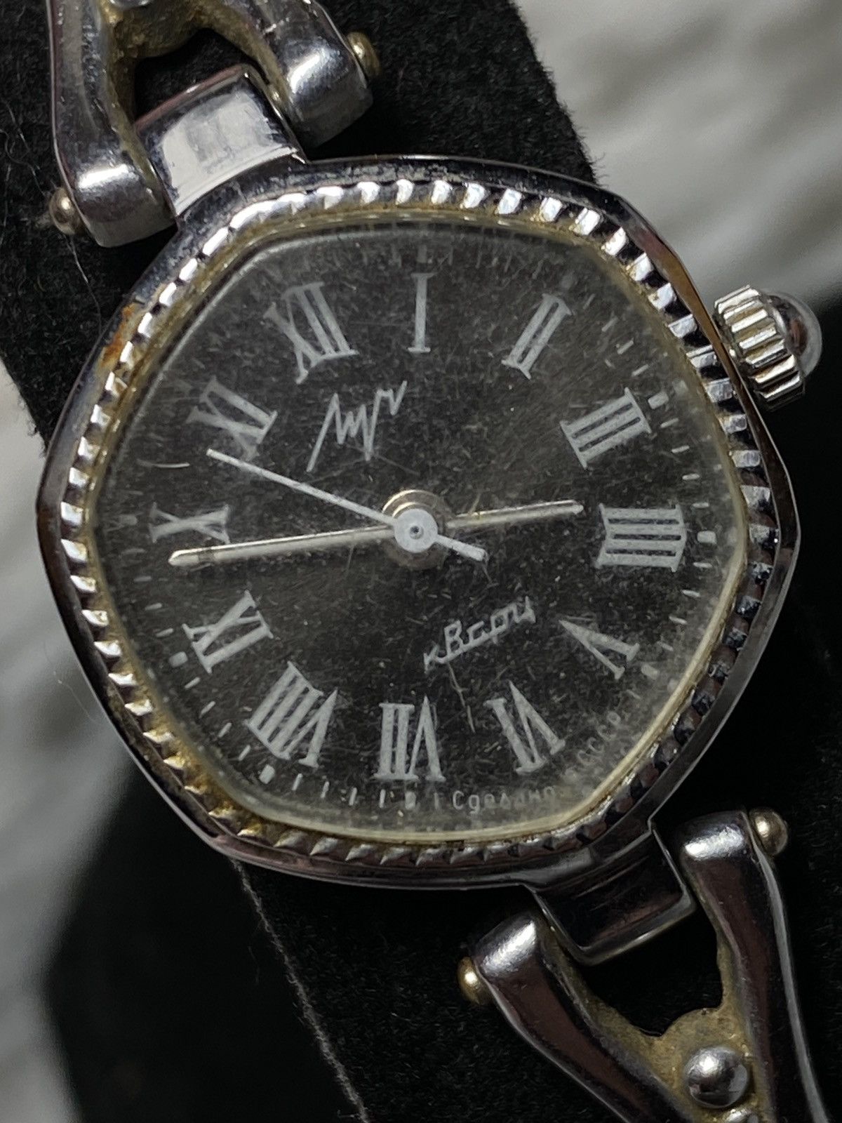 Japanese Brand Vintage Luch Roman Numeral Wristwatch | Japanese Brand Size ONE SIZE - 4 Thumbnail