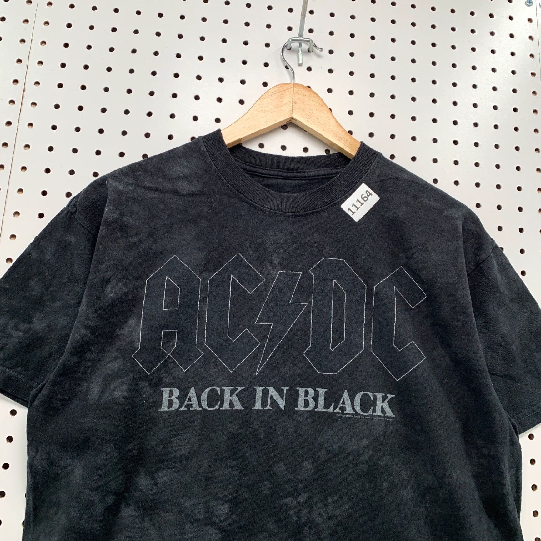 Liquid Blue VINTAGE Liquid Blue AC/DC Back In Black Shirt Mens M Blue Band Music 80s 90s Shirt Mens Size US M / EU 48-50 / 2 - 5 Thumbnail